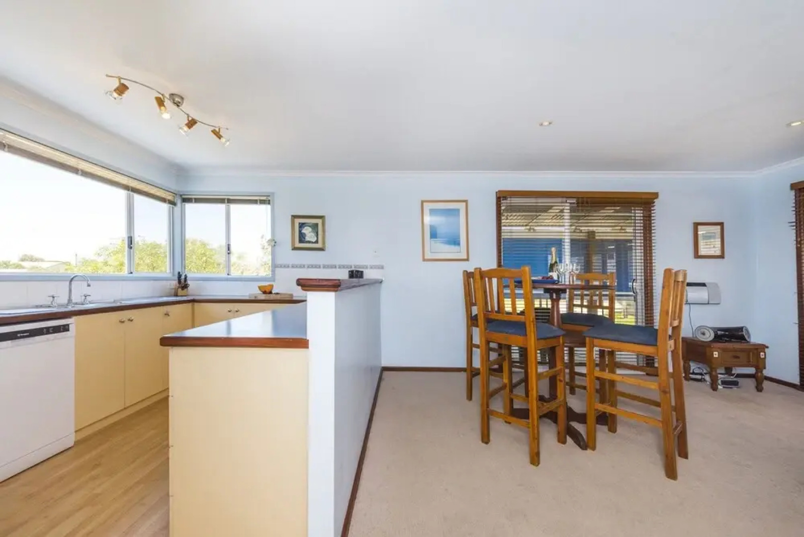 Beach Break - Family Accommodation With Ocean Views