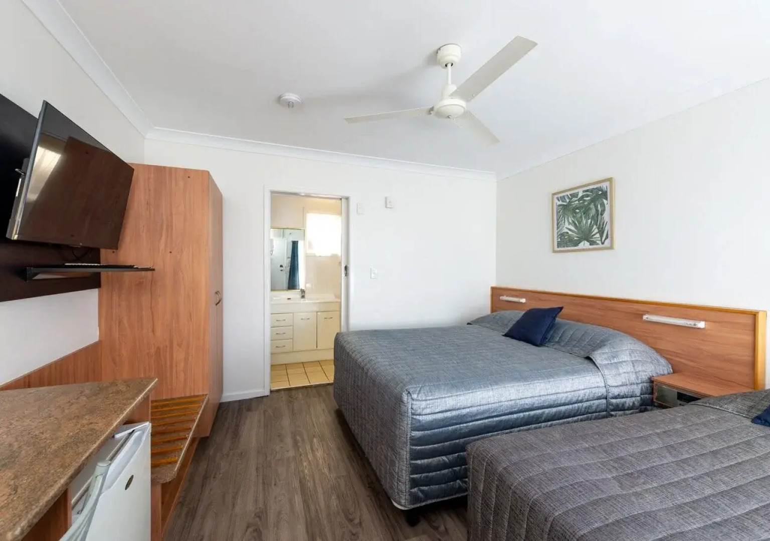 Riviera on Ruthven Motel