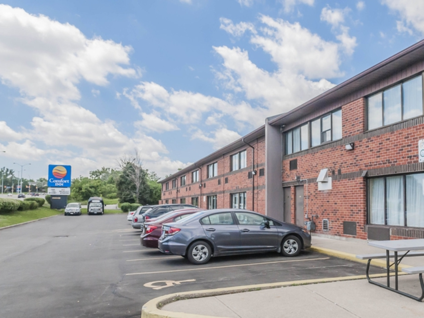 Mississauga Inn & Suites