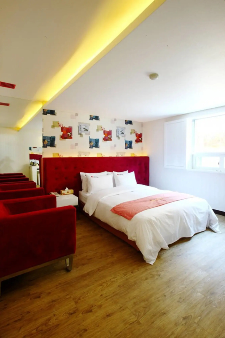 Q Hotel
