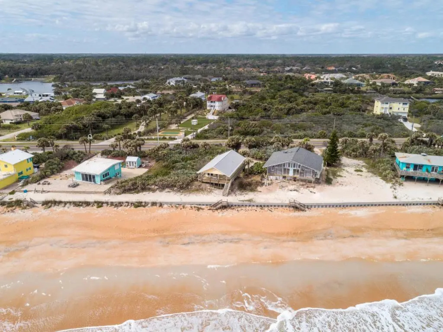 Cozy Cottage, 3 Bedrooms, Sleeps 6, Ocean Front, Pet Friendly, WiFi