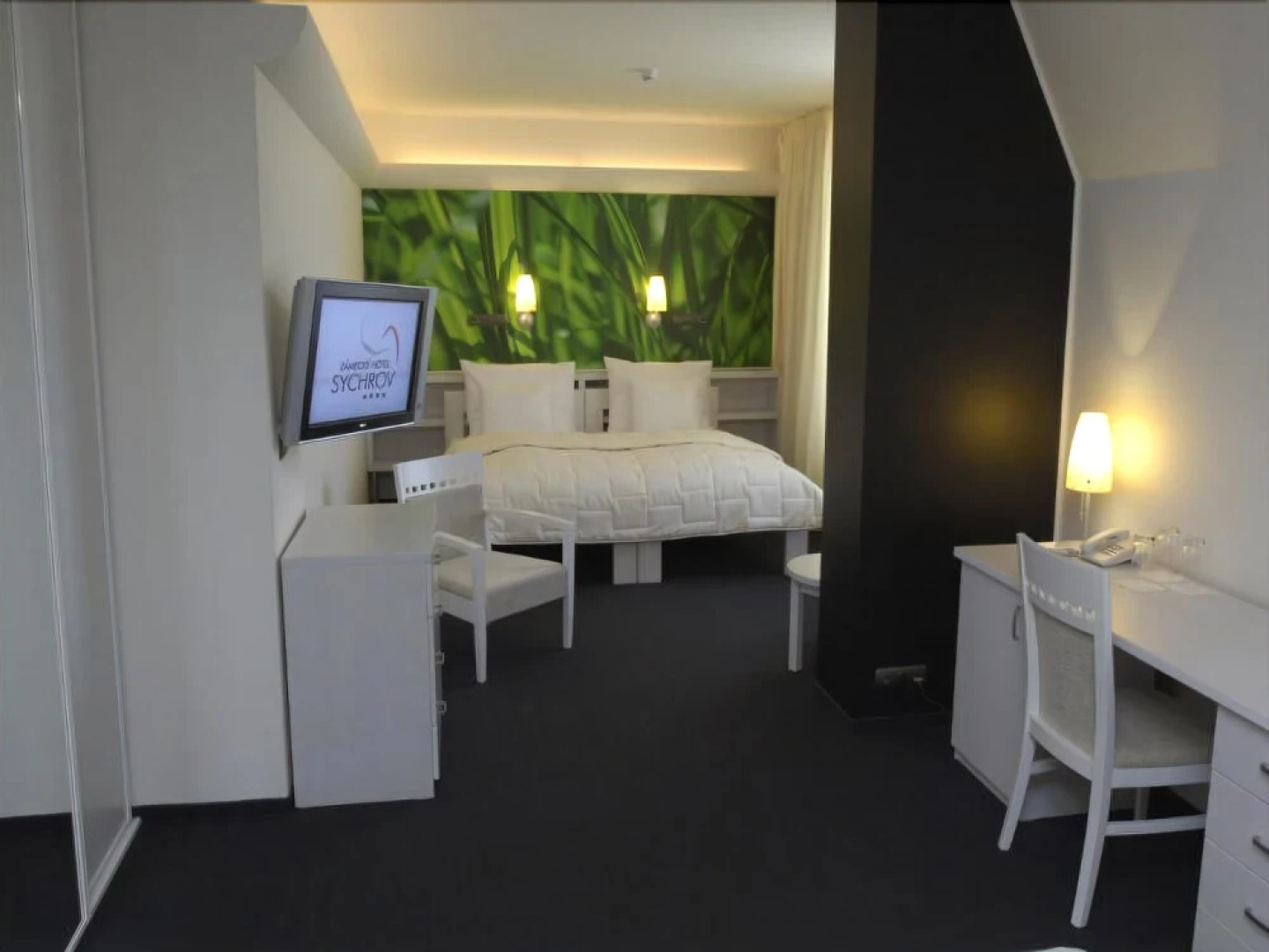 EA Chateau Hotel Sychrov