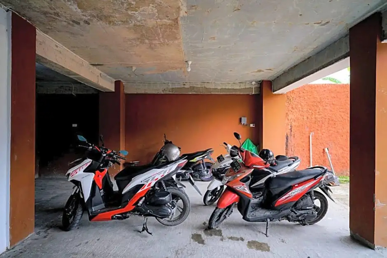 RedDoorz Premium @ Raja Hostel Syariah Lampung