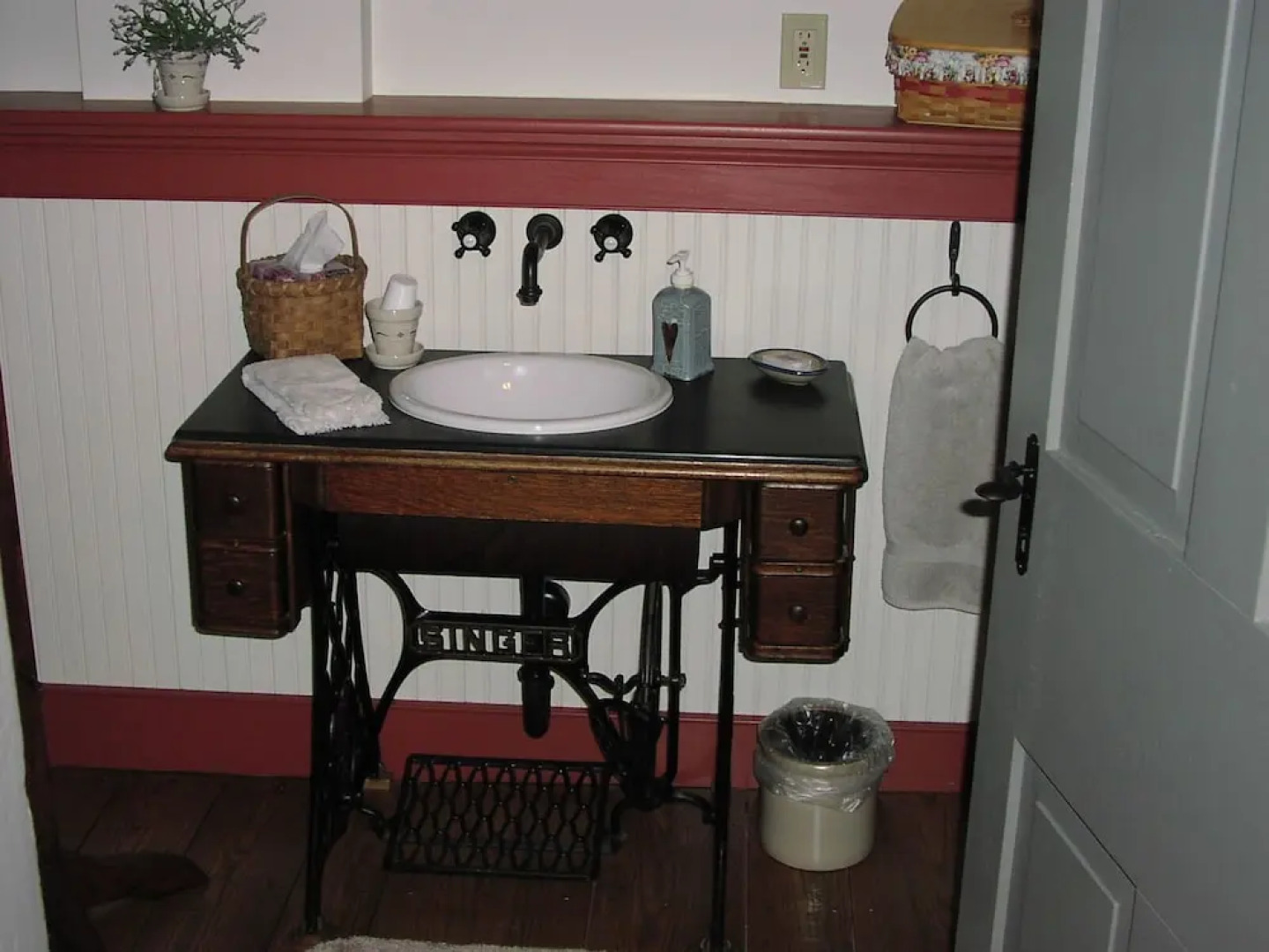 1786 The Limestone Inn Bed & Breakfast