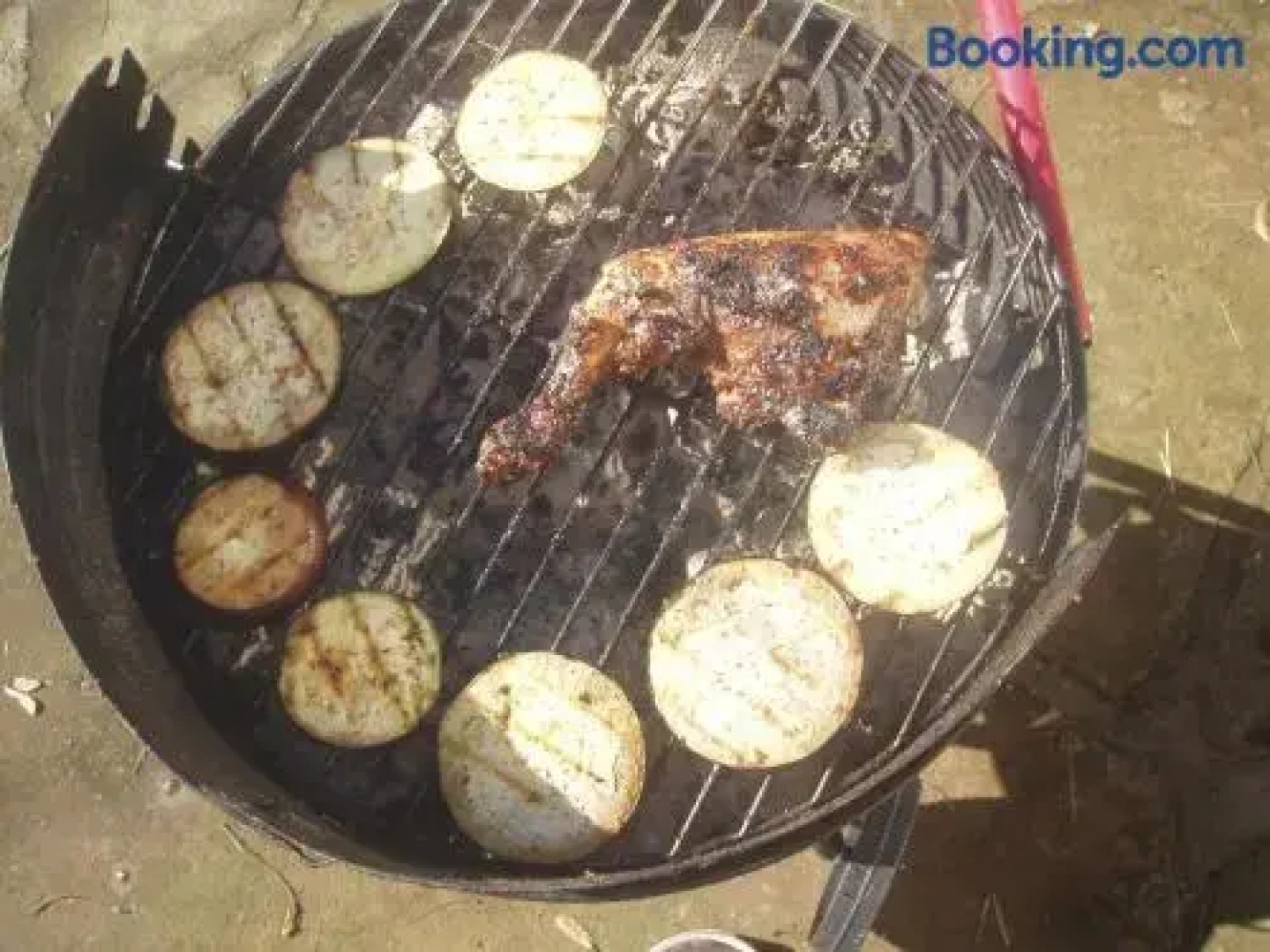 Red Travel Apartment