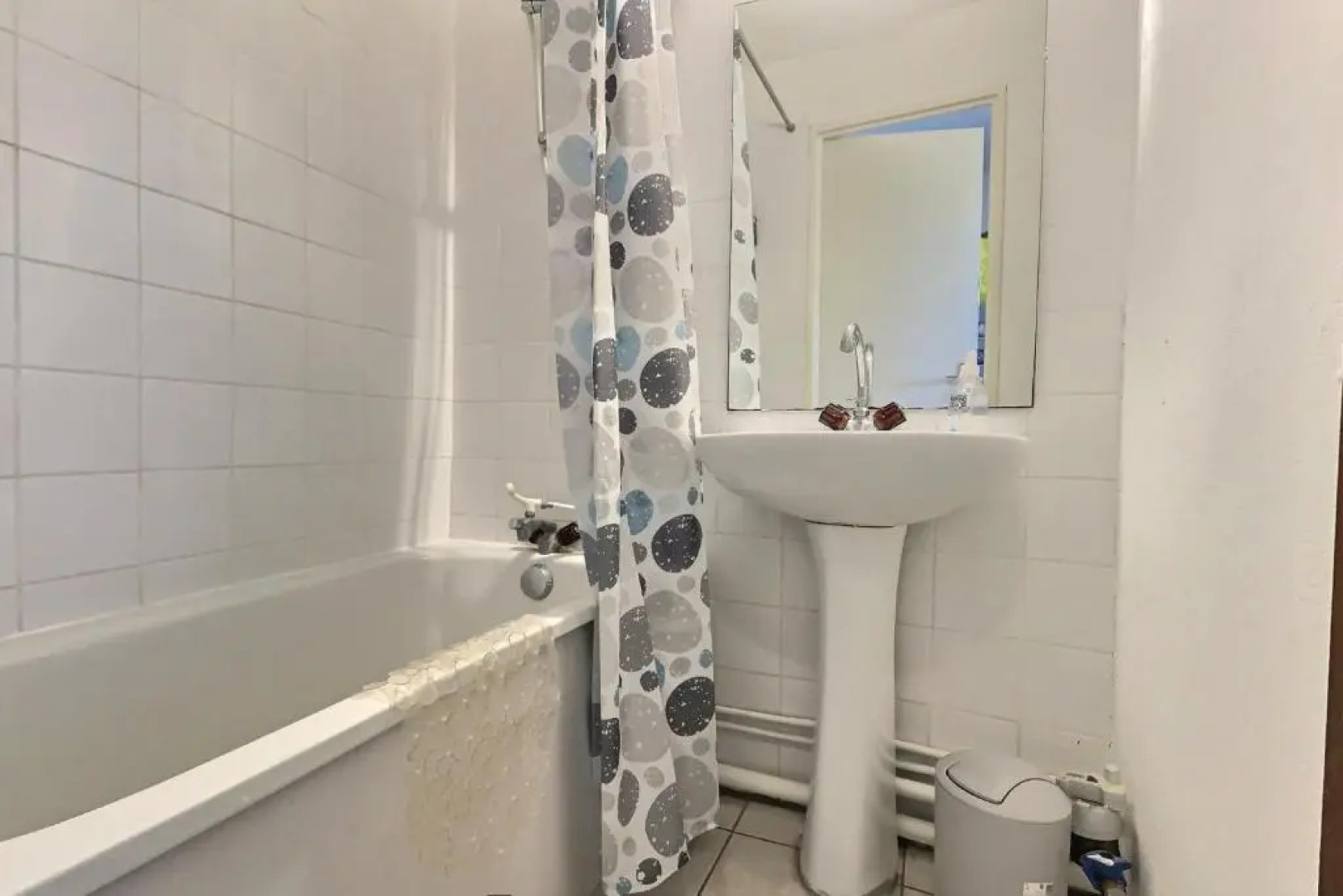 Studio cabine pour 4 personnes avec piscine commune