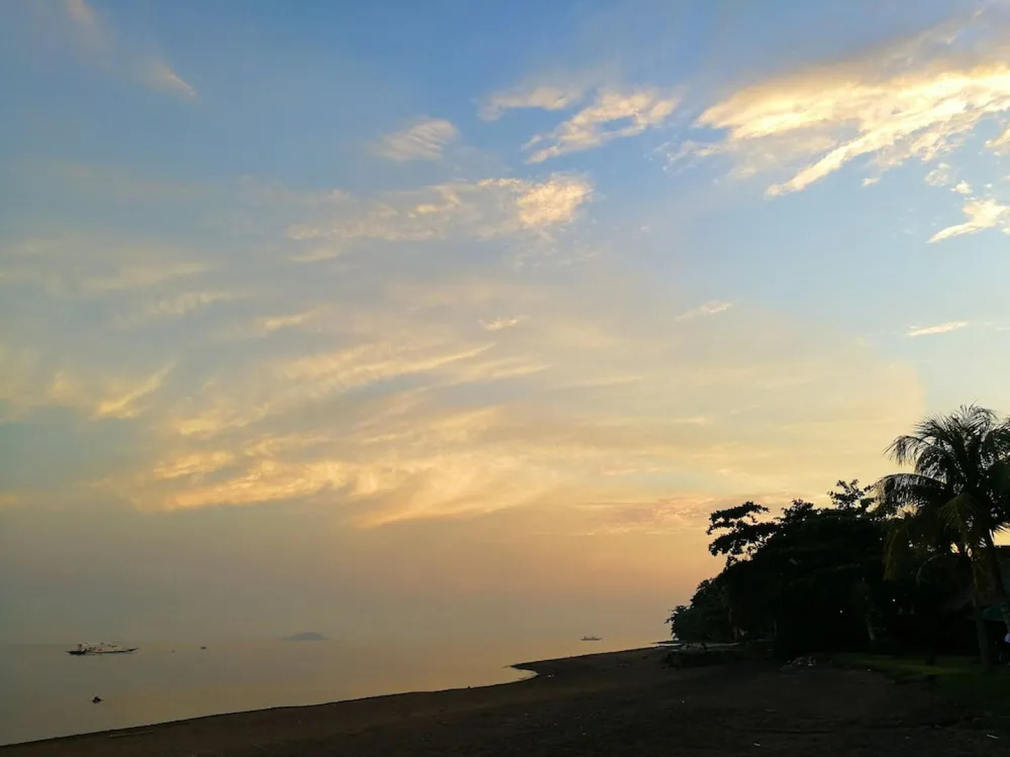 Fish Unlimited Beach & Dive Resort