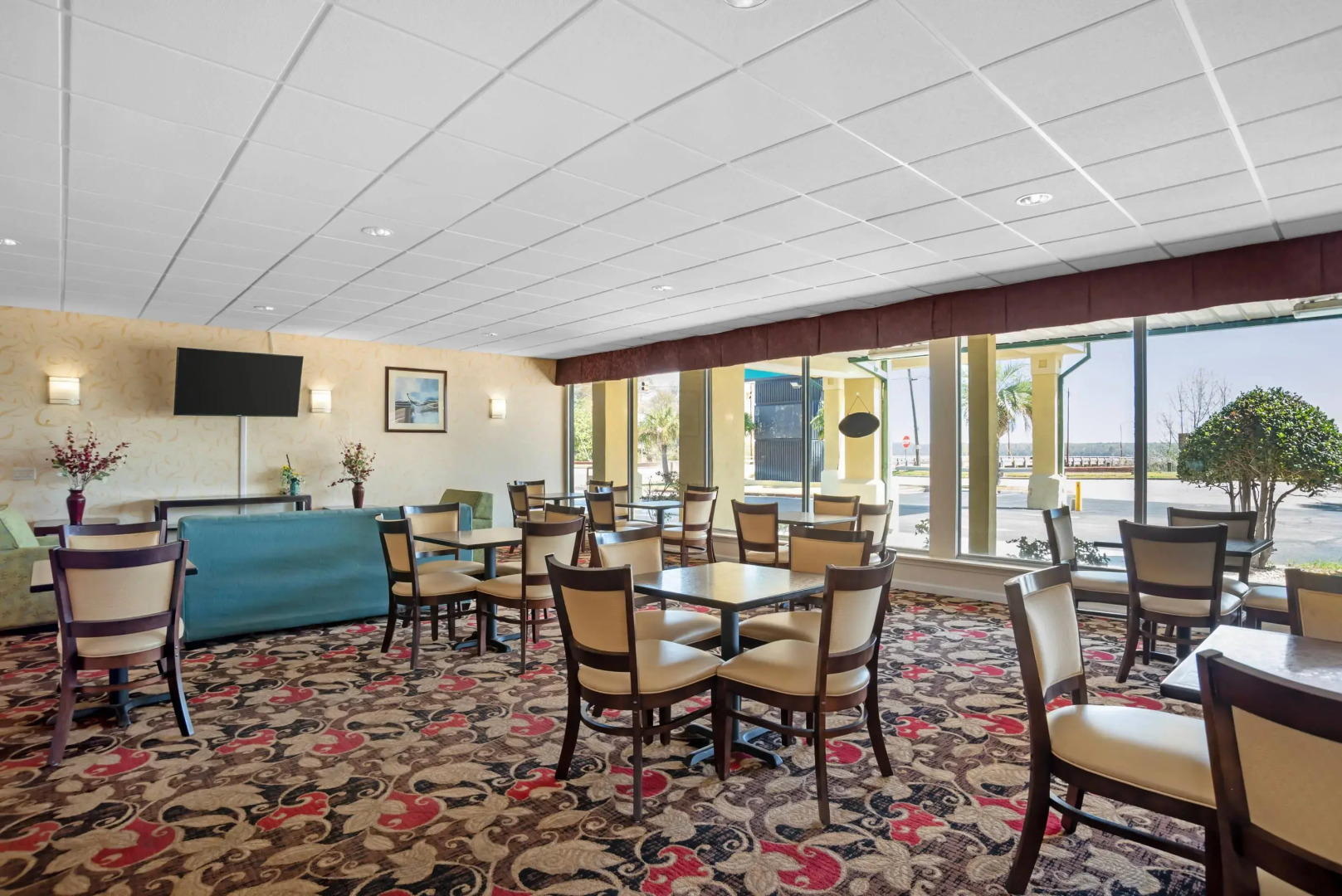 Quality Inn & Suites near Lake Eufaula