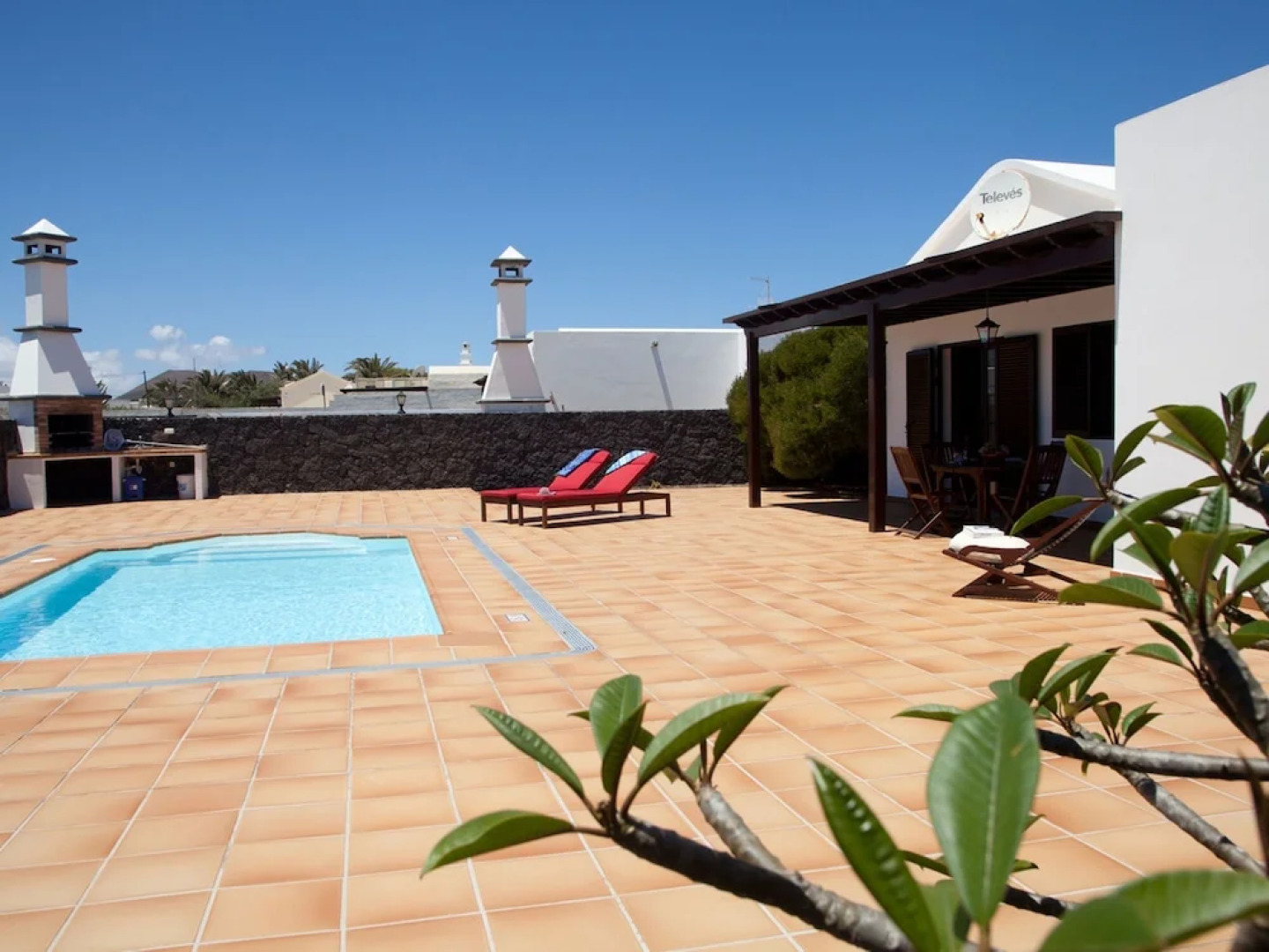 Spacious Villa in San Bartolomé With Swimming Pool