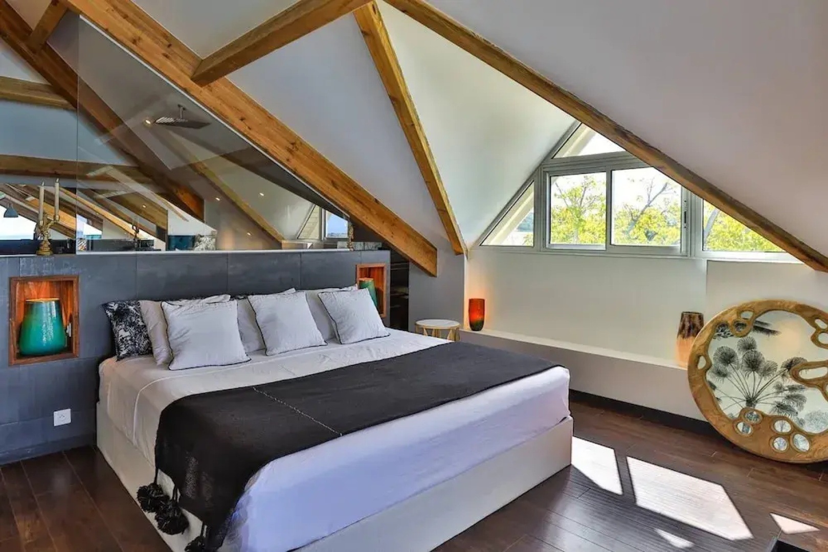 Remarkable 2-bed Apartment in Grand Case