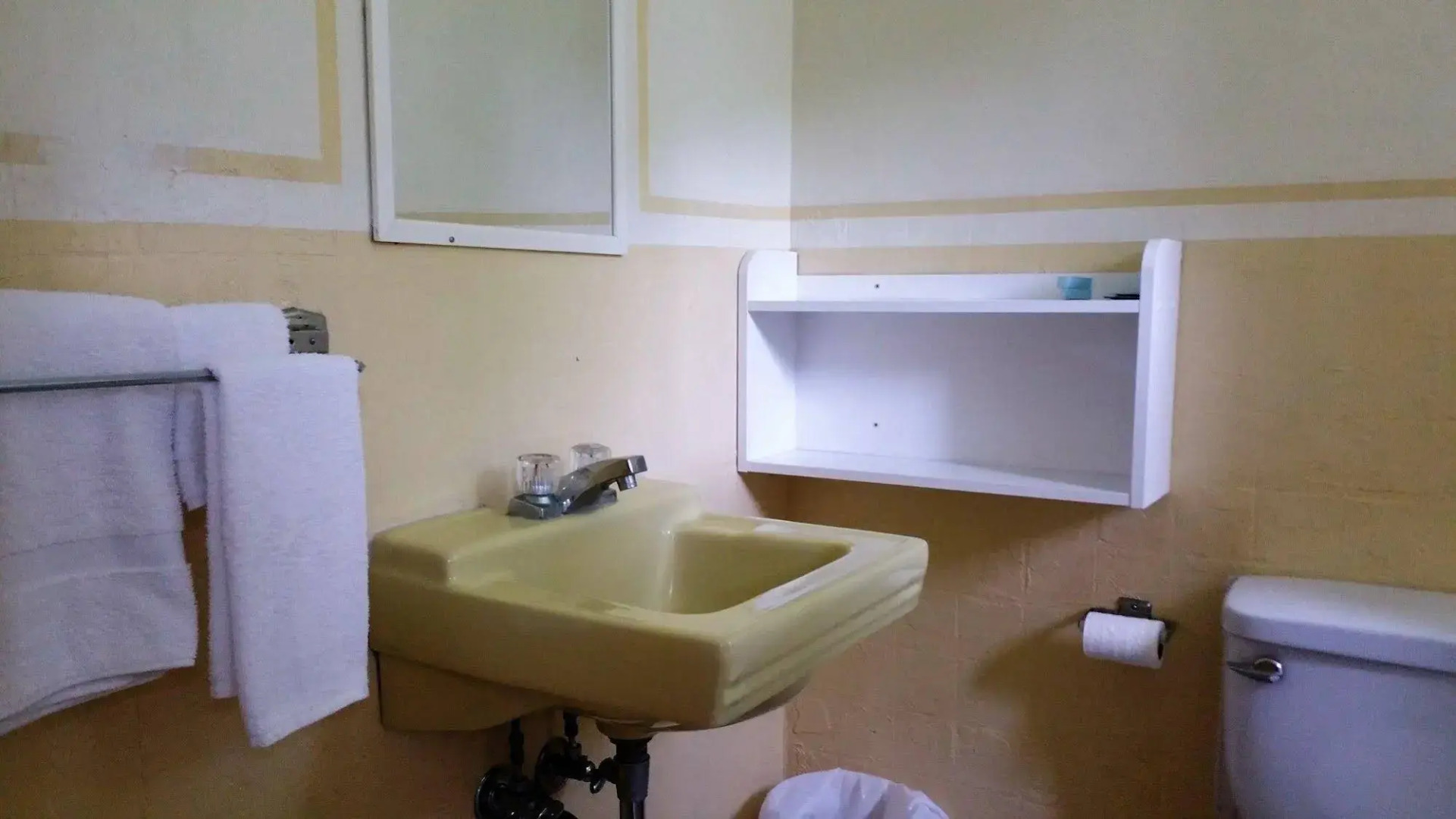 Boundary Creek Motel and RV Park