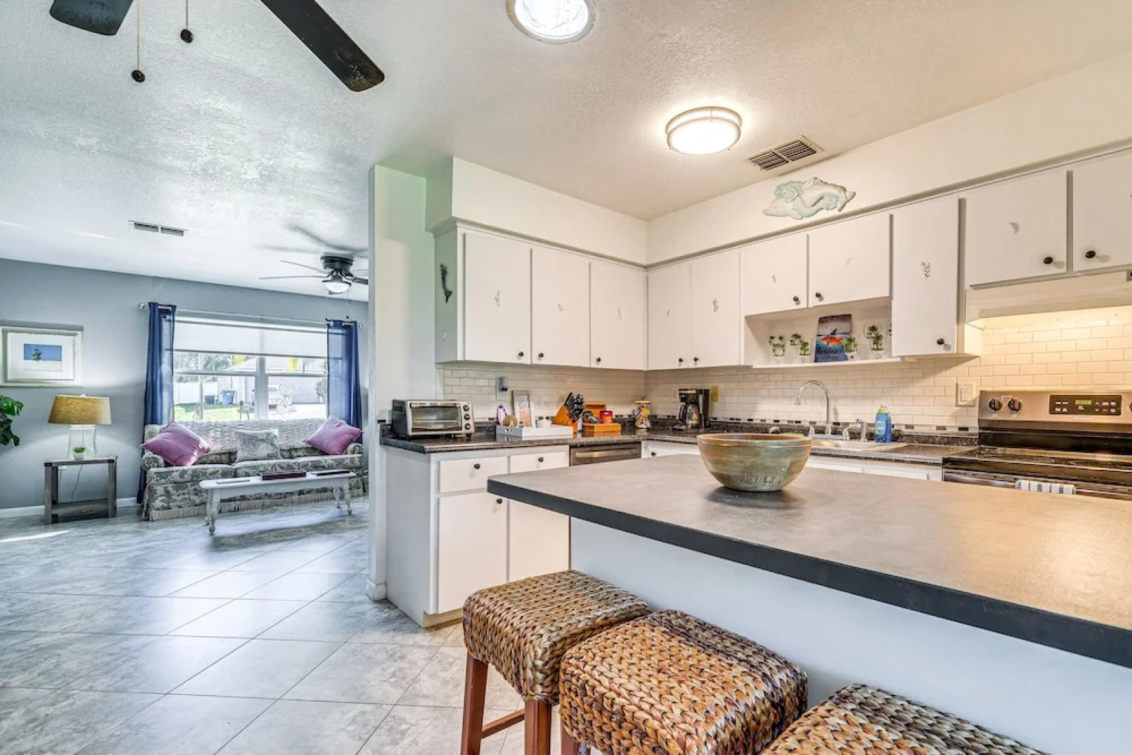 Spring Hill Home - 3 Mi to Weeki Wachee Springs!