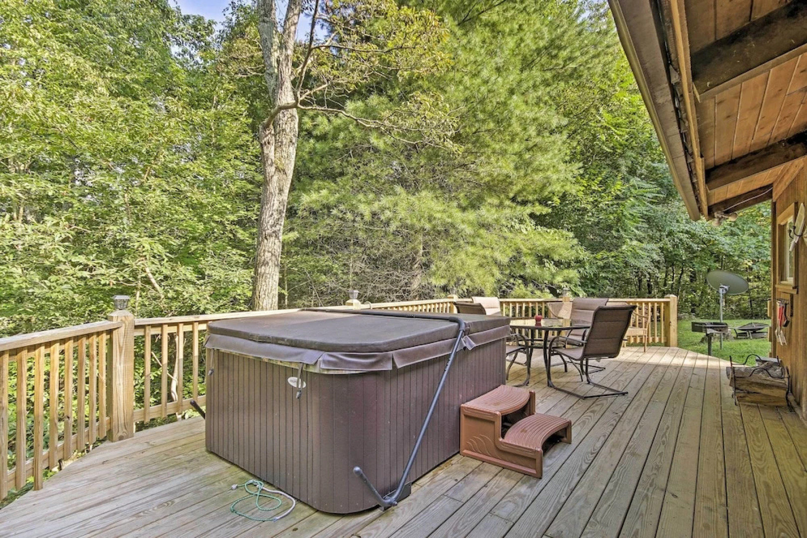 Secluded Stanardsville Cabin w/ 10 Acres & Hot Tub