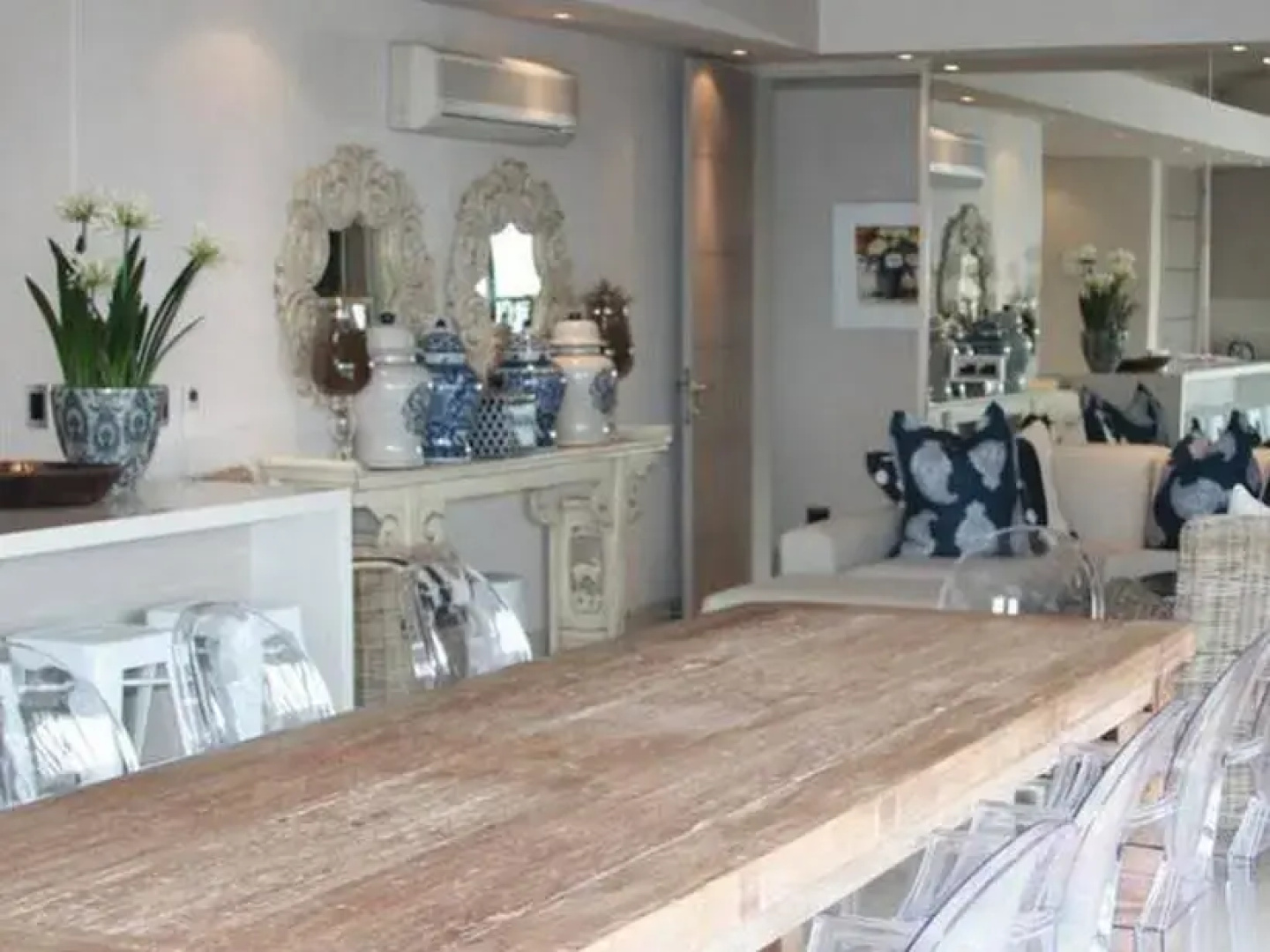 Le Paradis Penthouse Apartment