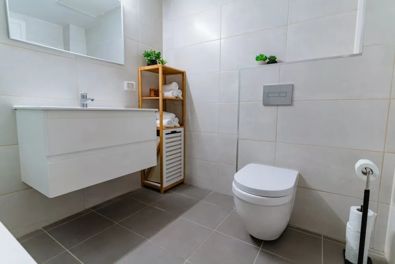 Panoramic Seaview Balcony Escape by Sea N Rent