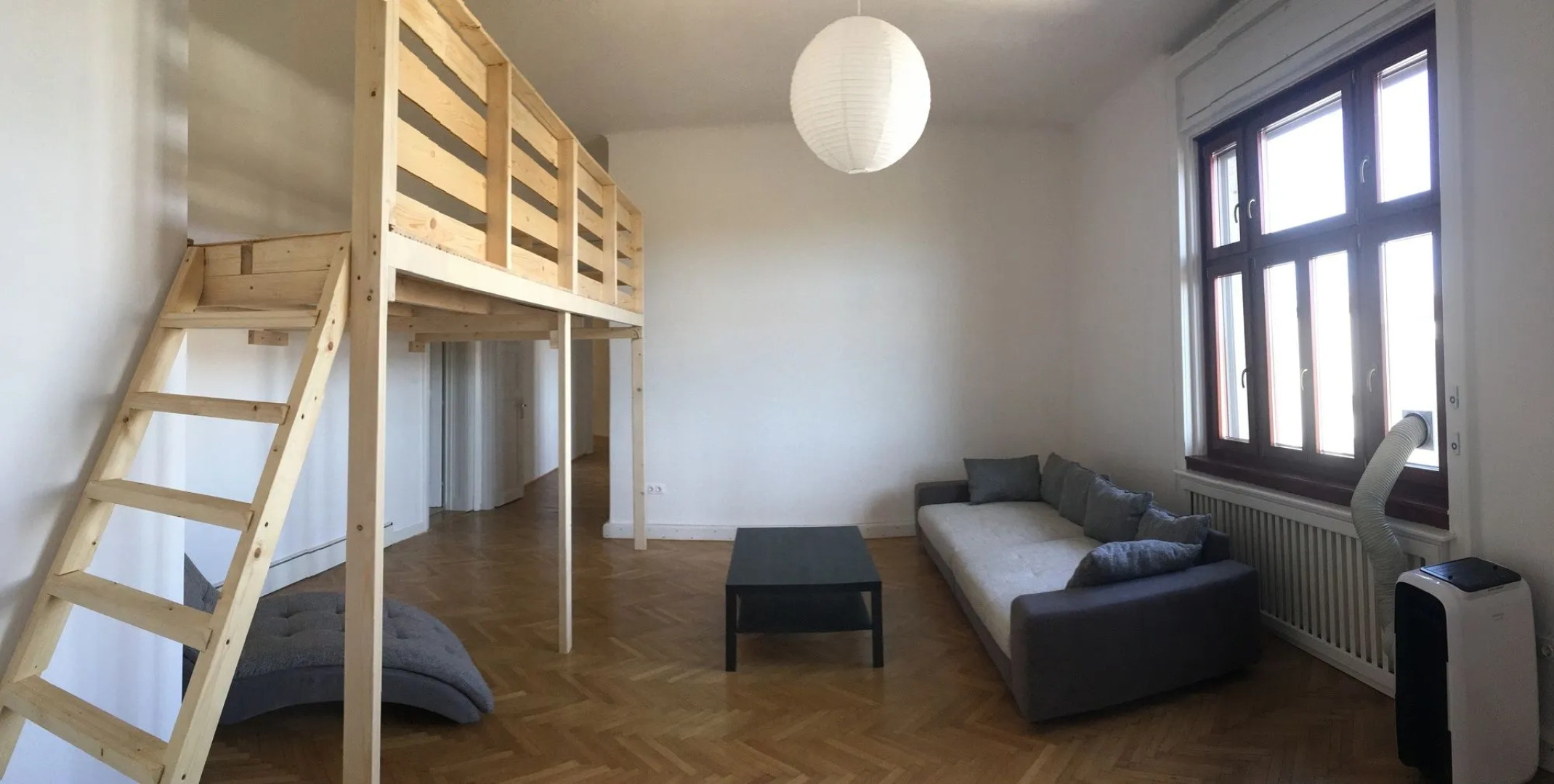 Baroque Hostel & Coworking