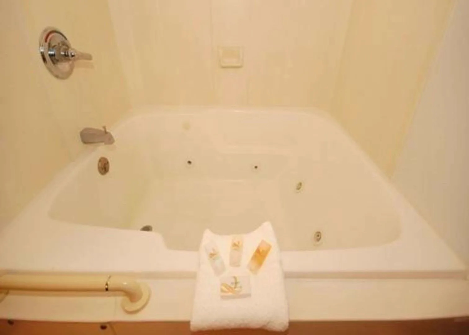 Econo Lodge Inn & Suites