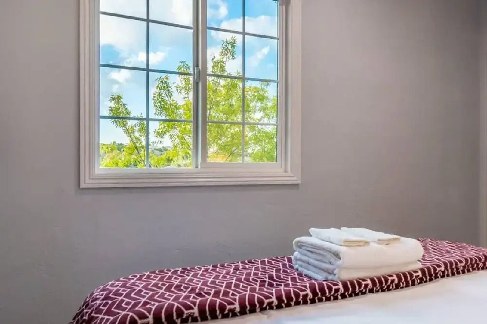 Stunning LA Luxury Retreat Ideal for Work or Play