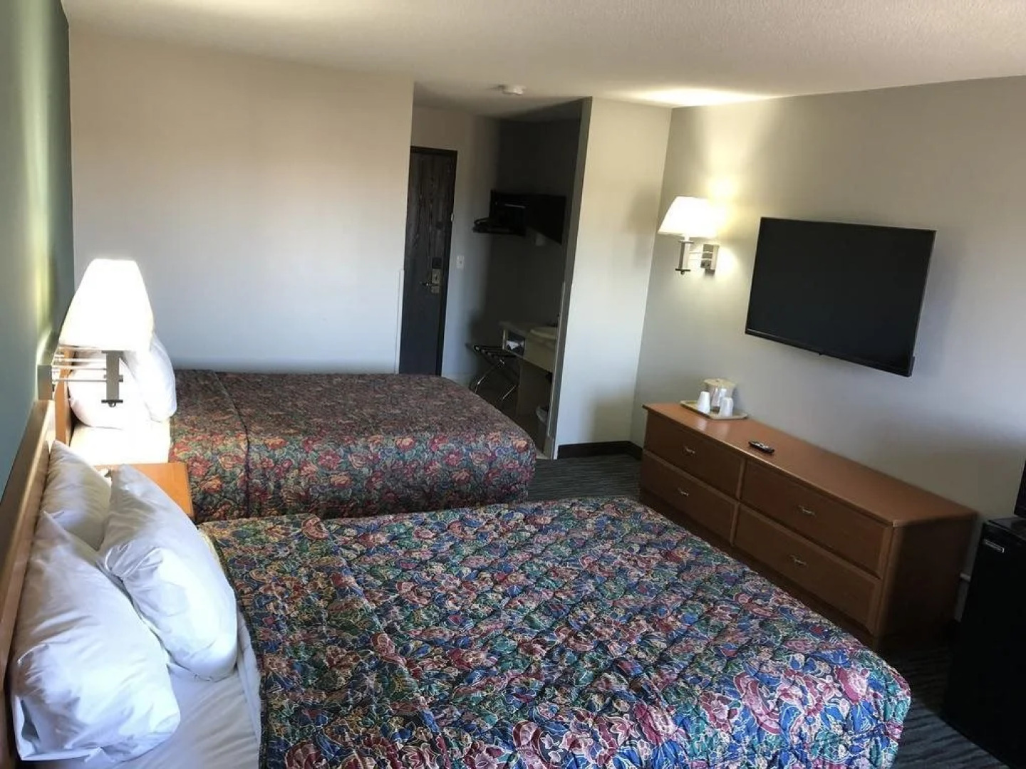 Countryside Inn & Suites