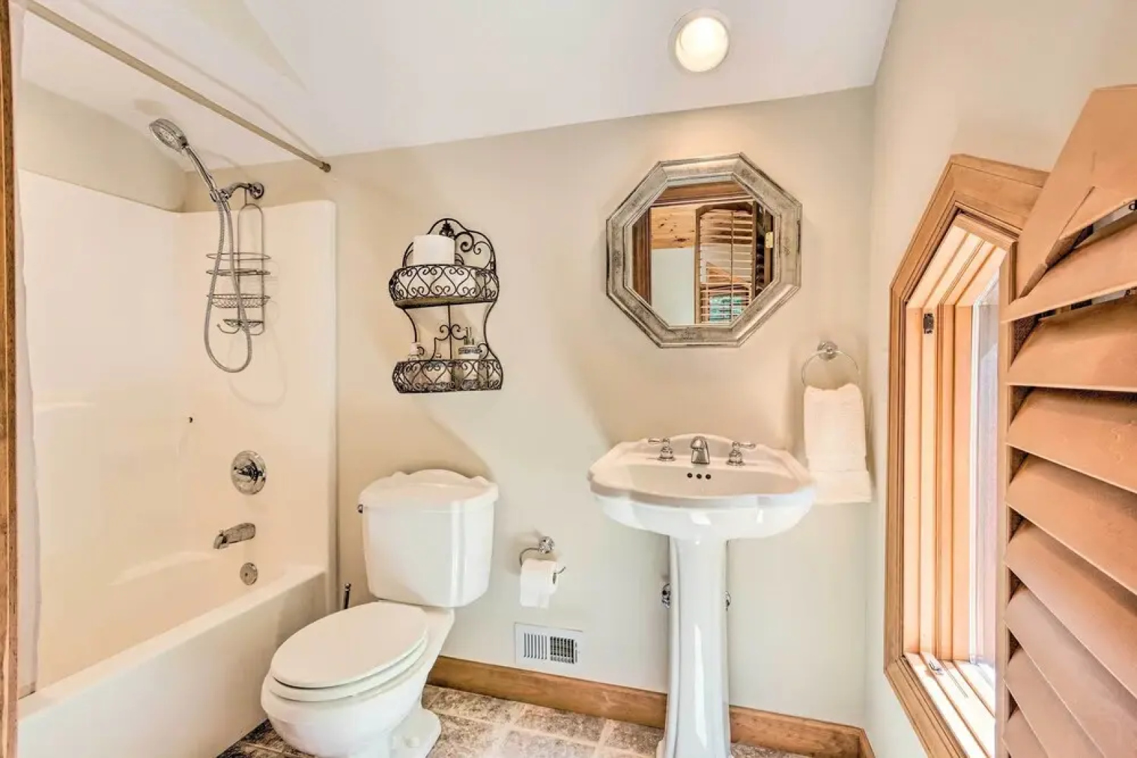 Lavish Beech Mountain Ski Cabin w/ Hot Tub!