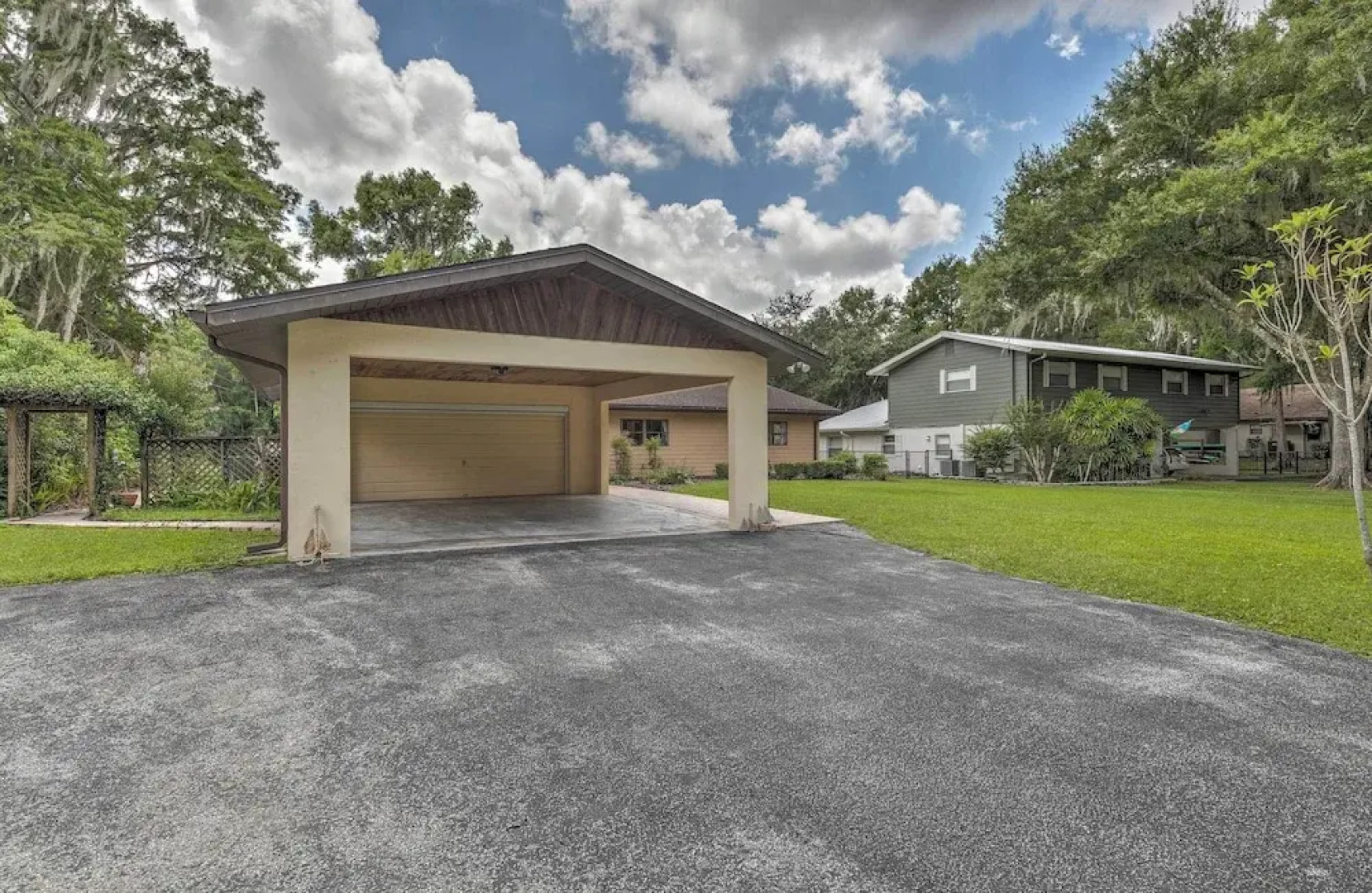 Riverfront Dunnellon Home w/ Dock & Solarium!