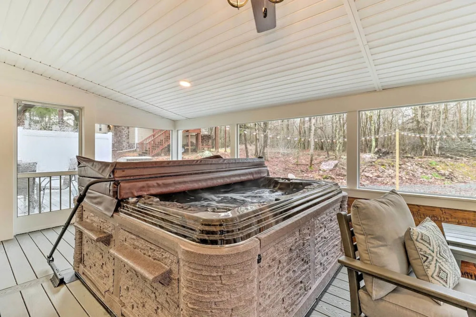 Blakeslee Home w/ Private Hot Tub, 5 Mi to Skiing!