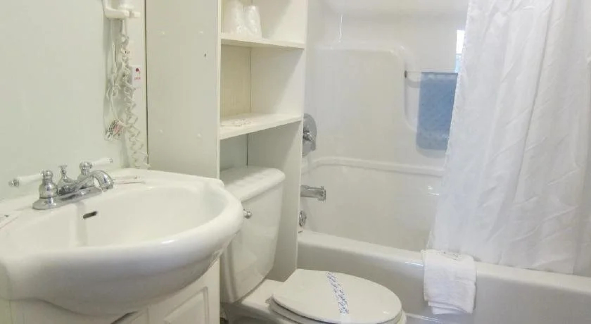 Seawinds Motel & Cottages