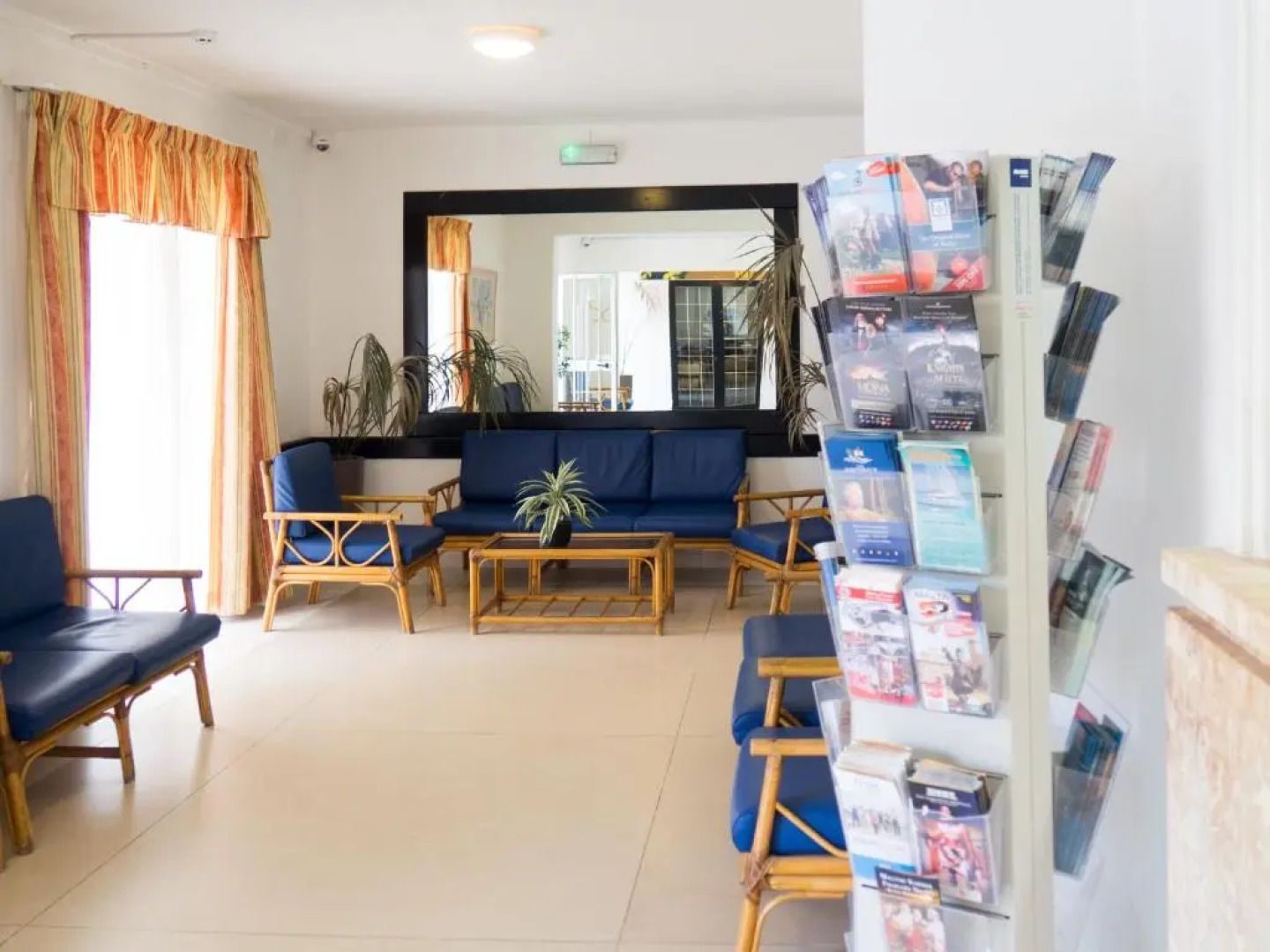 Mavina Hotel & Apartments