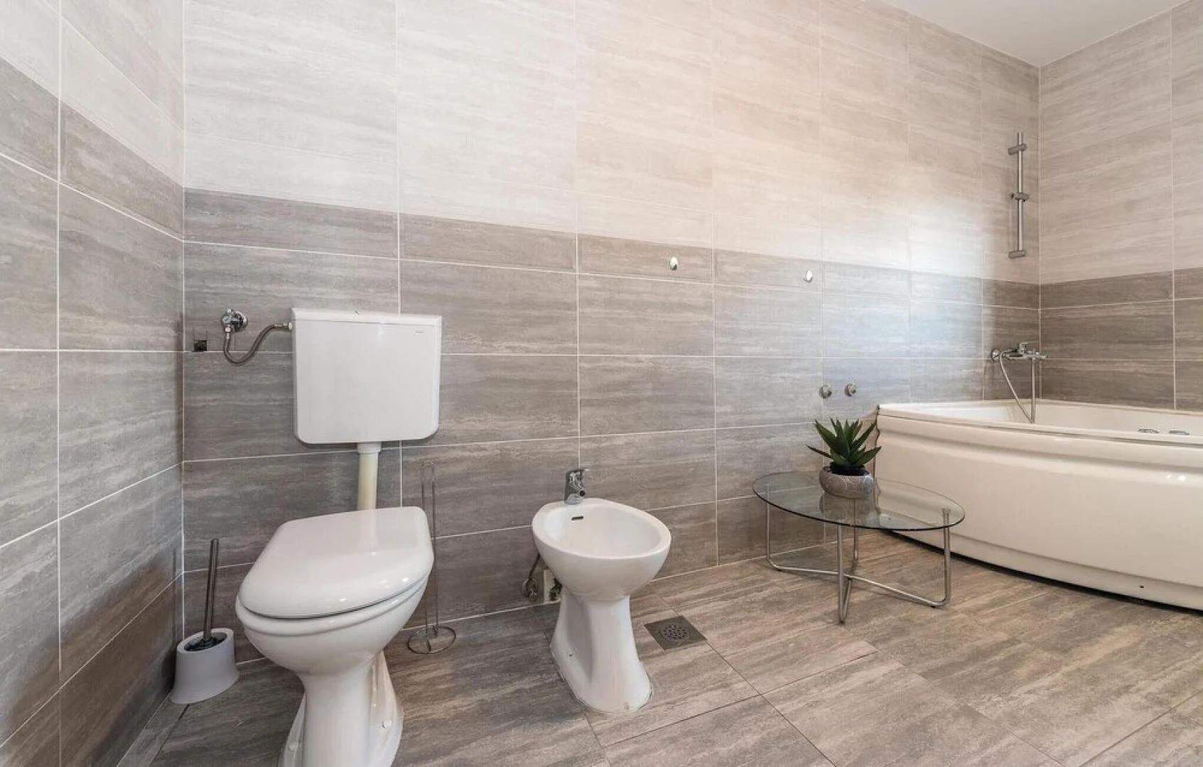 Beautiful Home in Brodarica With Wifi and 4 Bedrooms