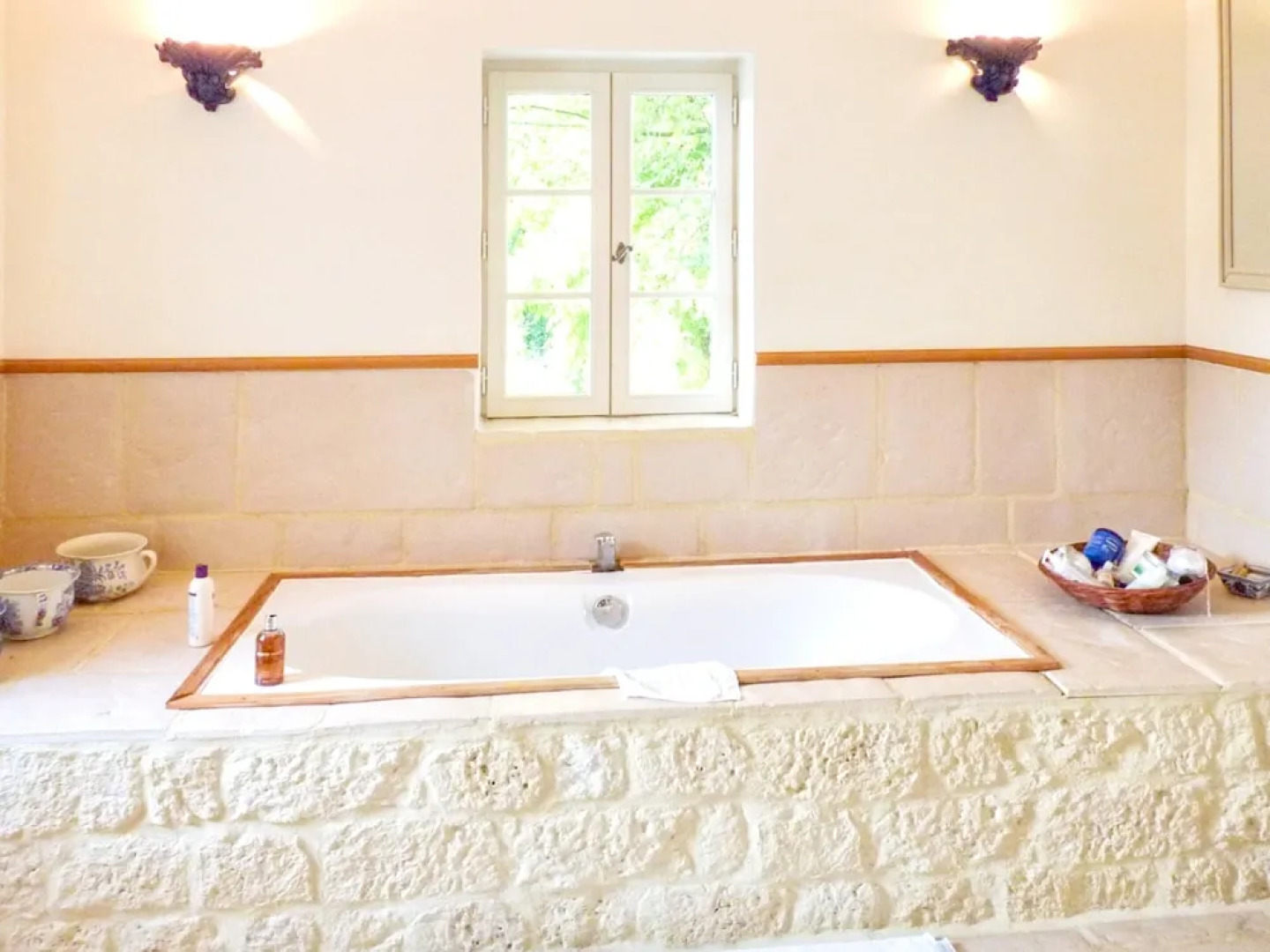 House With 6 Bedrooms in Montignac-charente, With Private Pool, Enclos