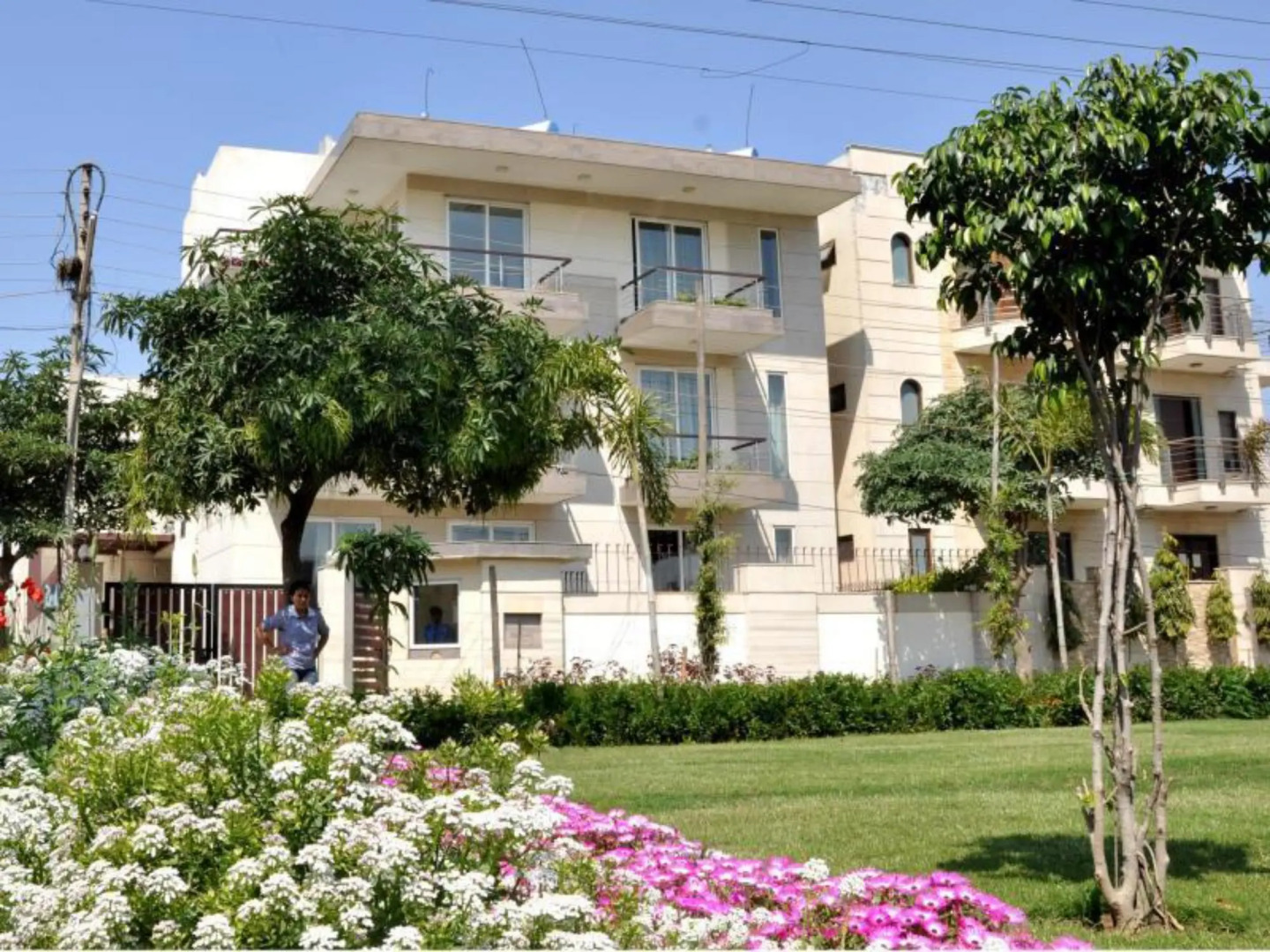 Perch Service Apartment- Sector 40