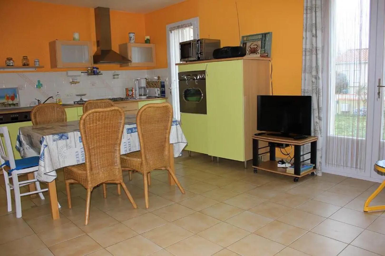 Une sympathique maison de vacances aux volets bleus