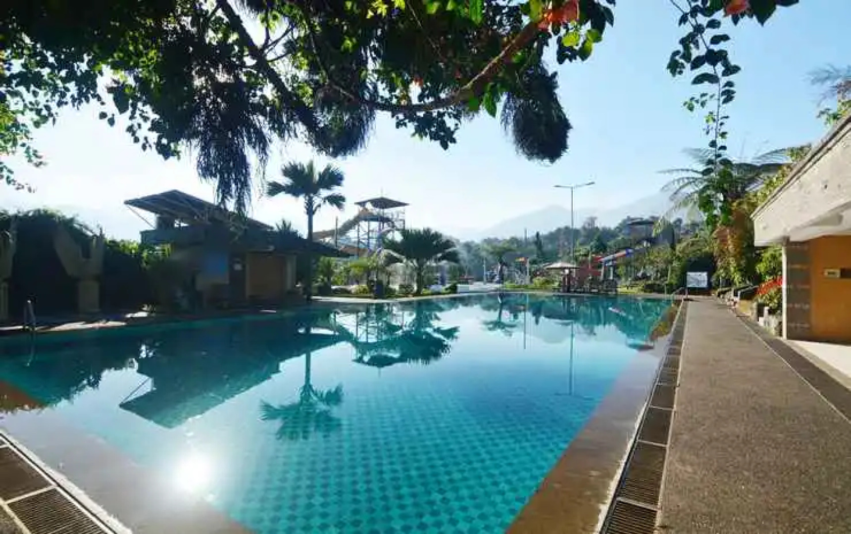 Seruni Hotel Hobbit House