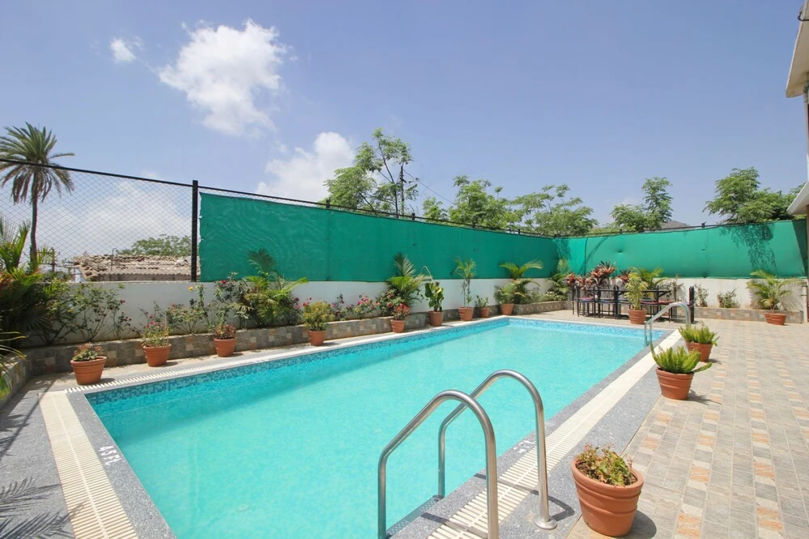 OYO 3422 Hotel Golden Berry
