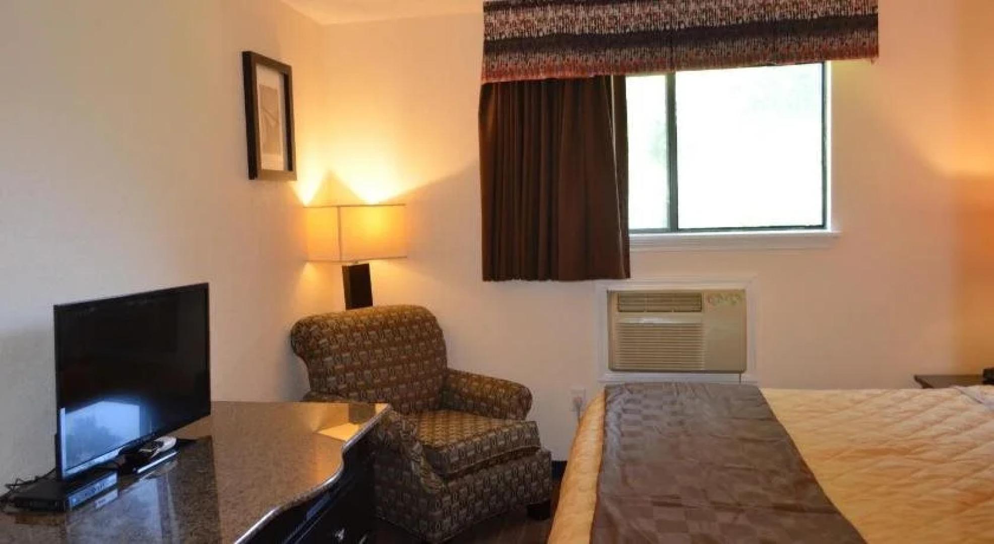 Enfirld Inn and Suites Bradley Airport