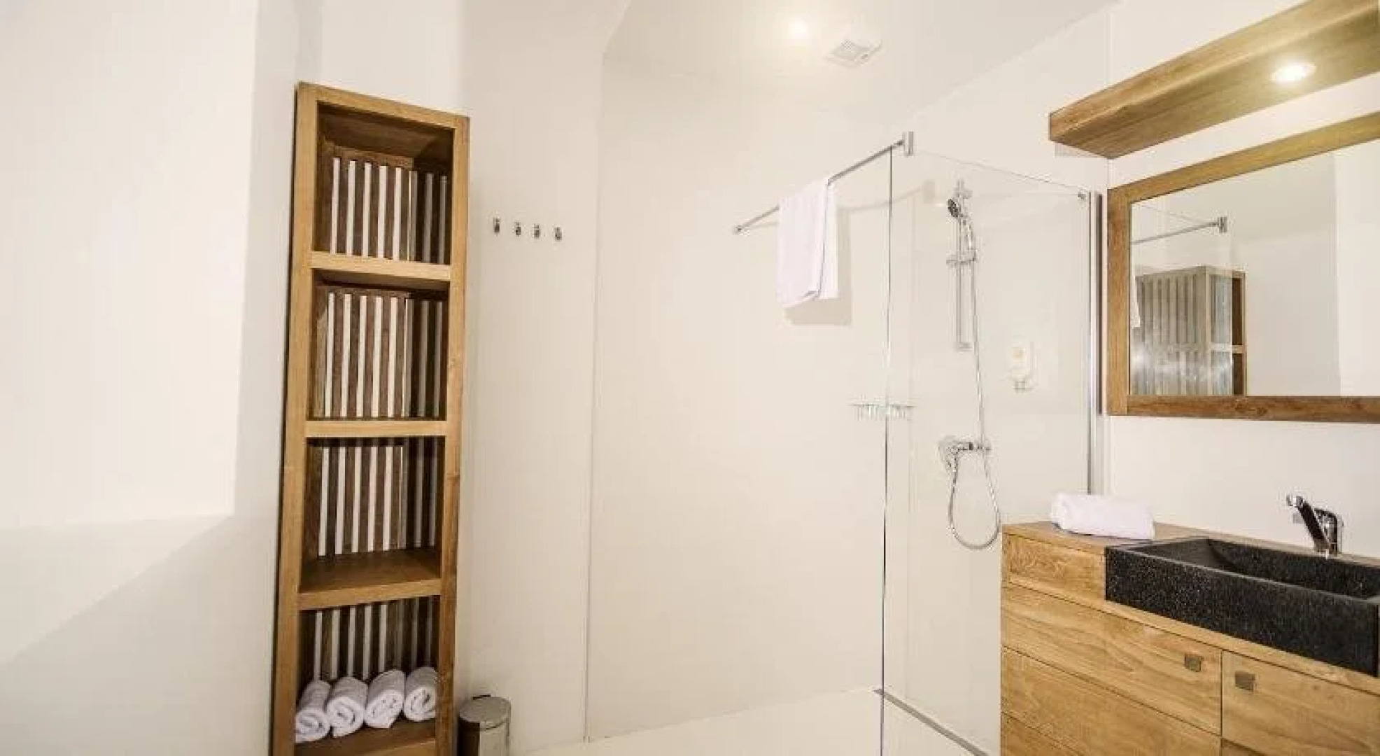 Dolphin Suites Hotel