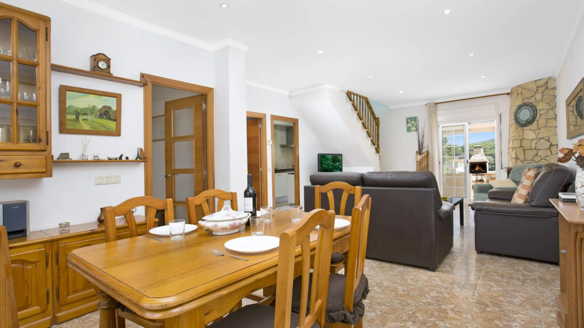 Montse in Tordera with 4 bedrooms and 2 bathrooms