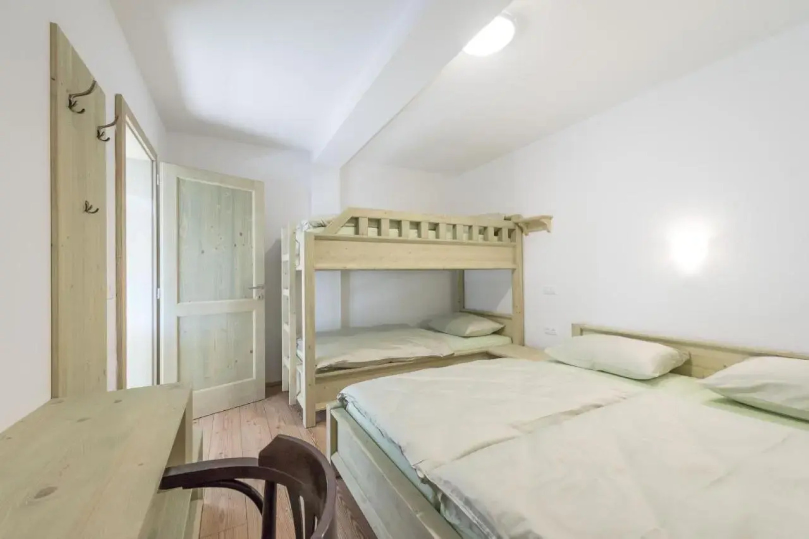 Apartments and rooms Tolc