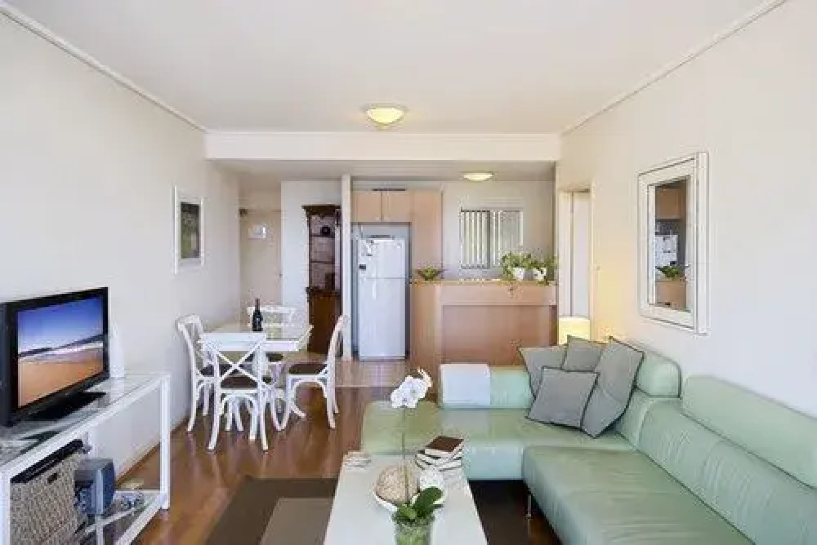 Homebush Bay Self-Contained Modern Two-Bedroom Apartments (BEN)