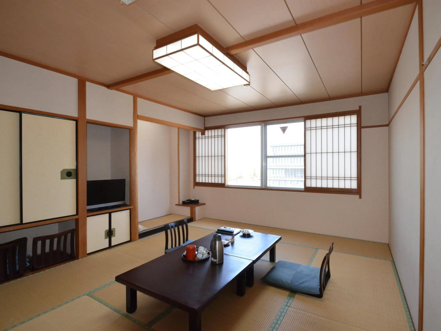 Ayaha Lakeside Hotel