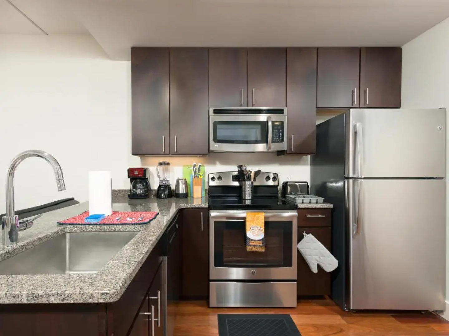 Fantastic Philly Fully Furnished Apartments
