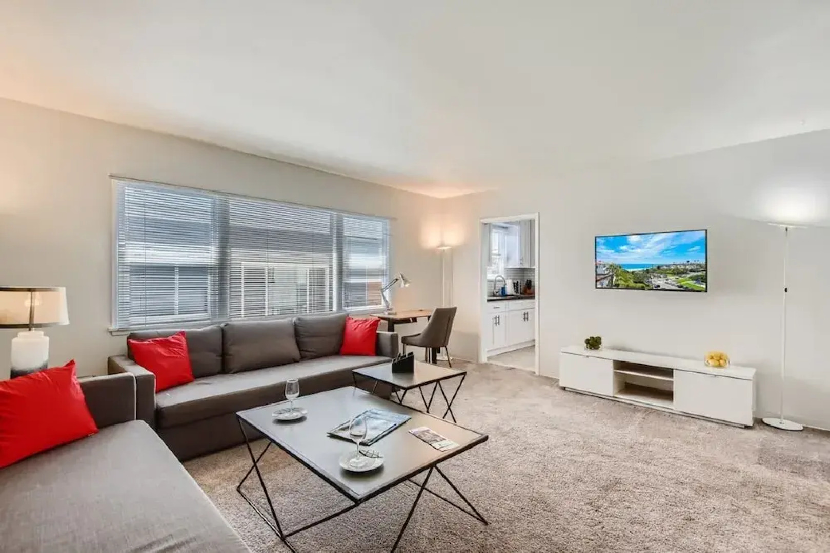 Walk to Beach - King Apt In 1 Area - AC