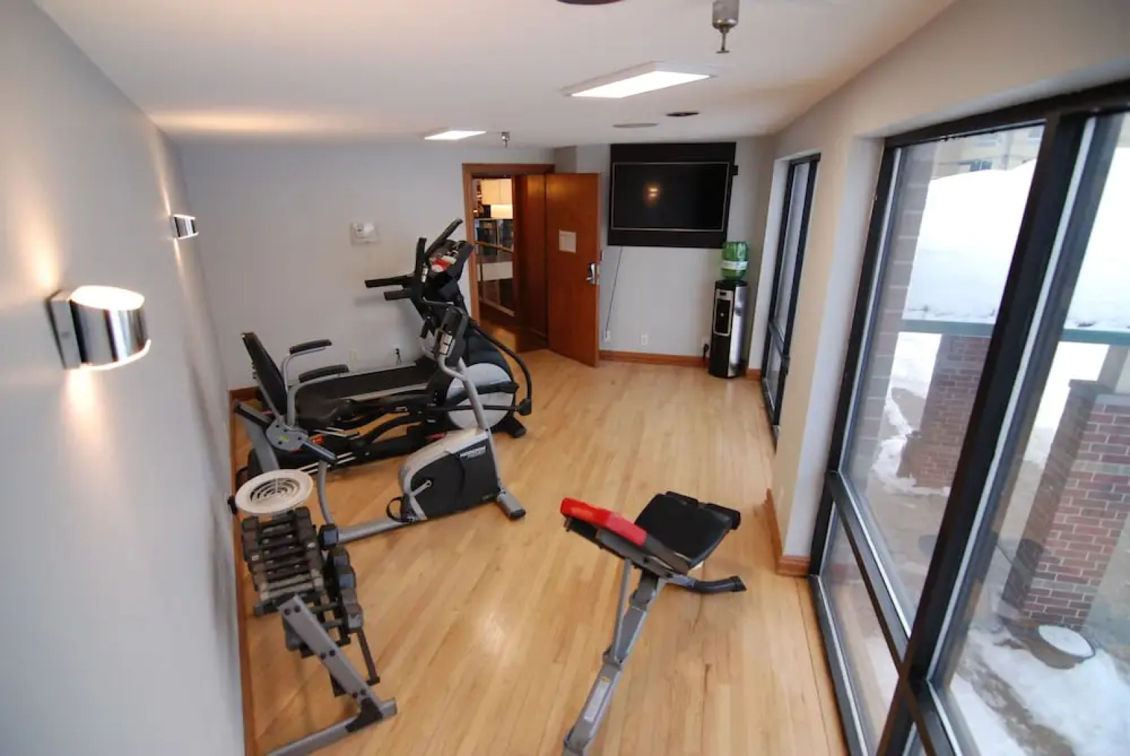 Express Suites Riverport Inn & Suites