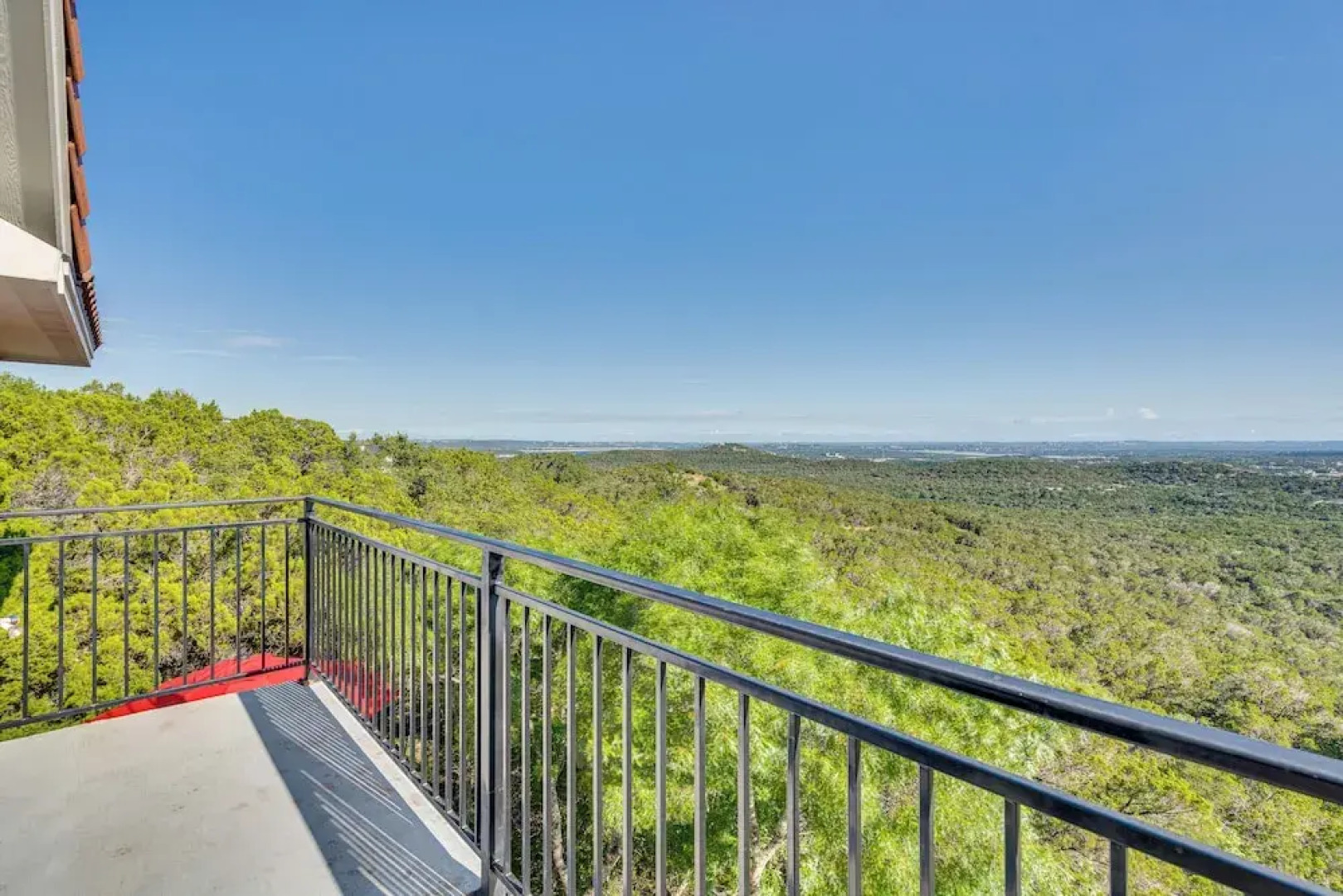 Jonestown Retreat w/ Deck: 6 Mi to Lake Travis!
