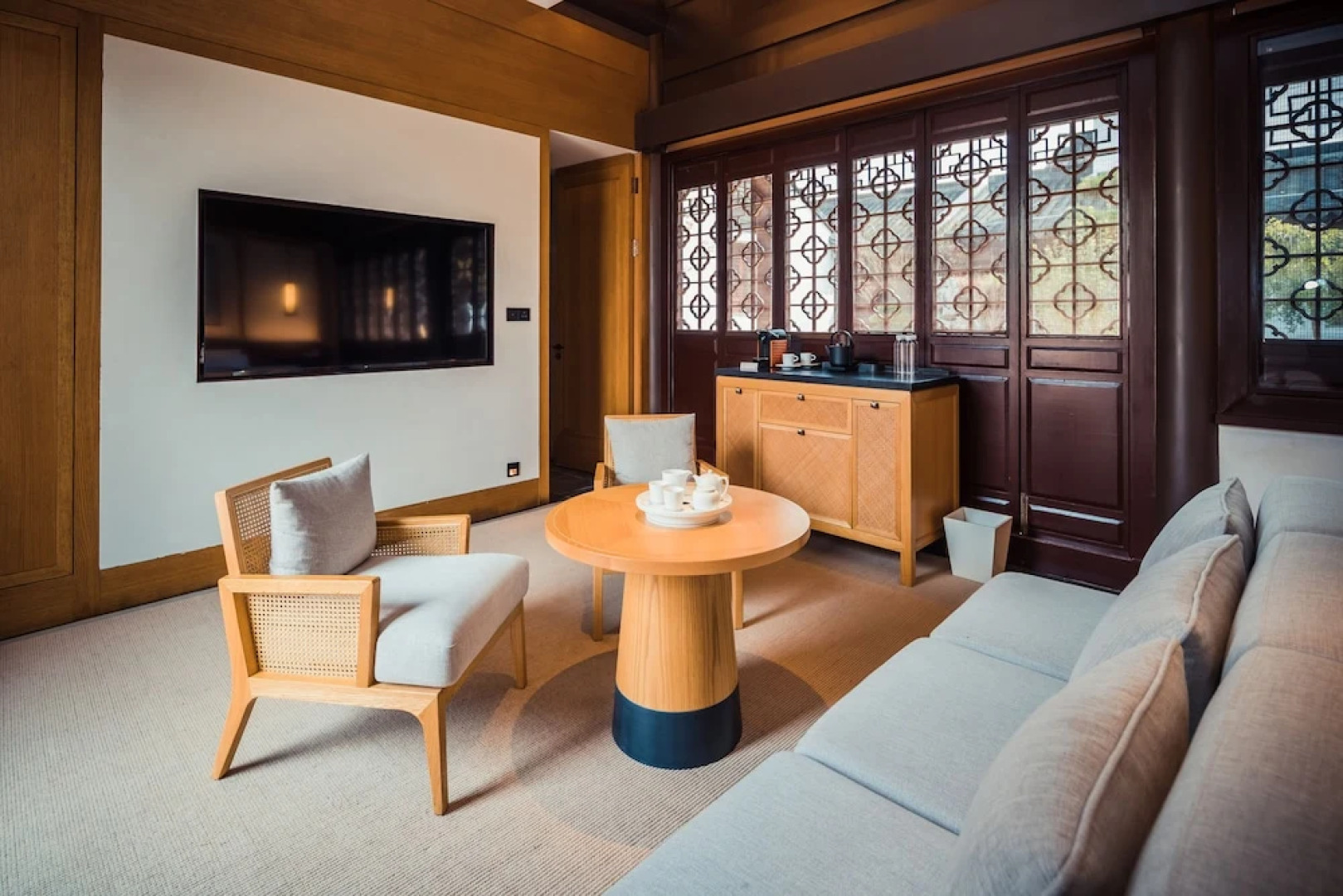 Yihe lake shore Hotspring