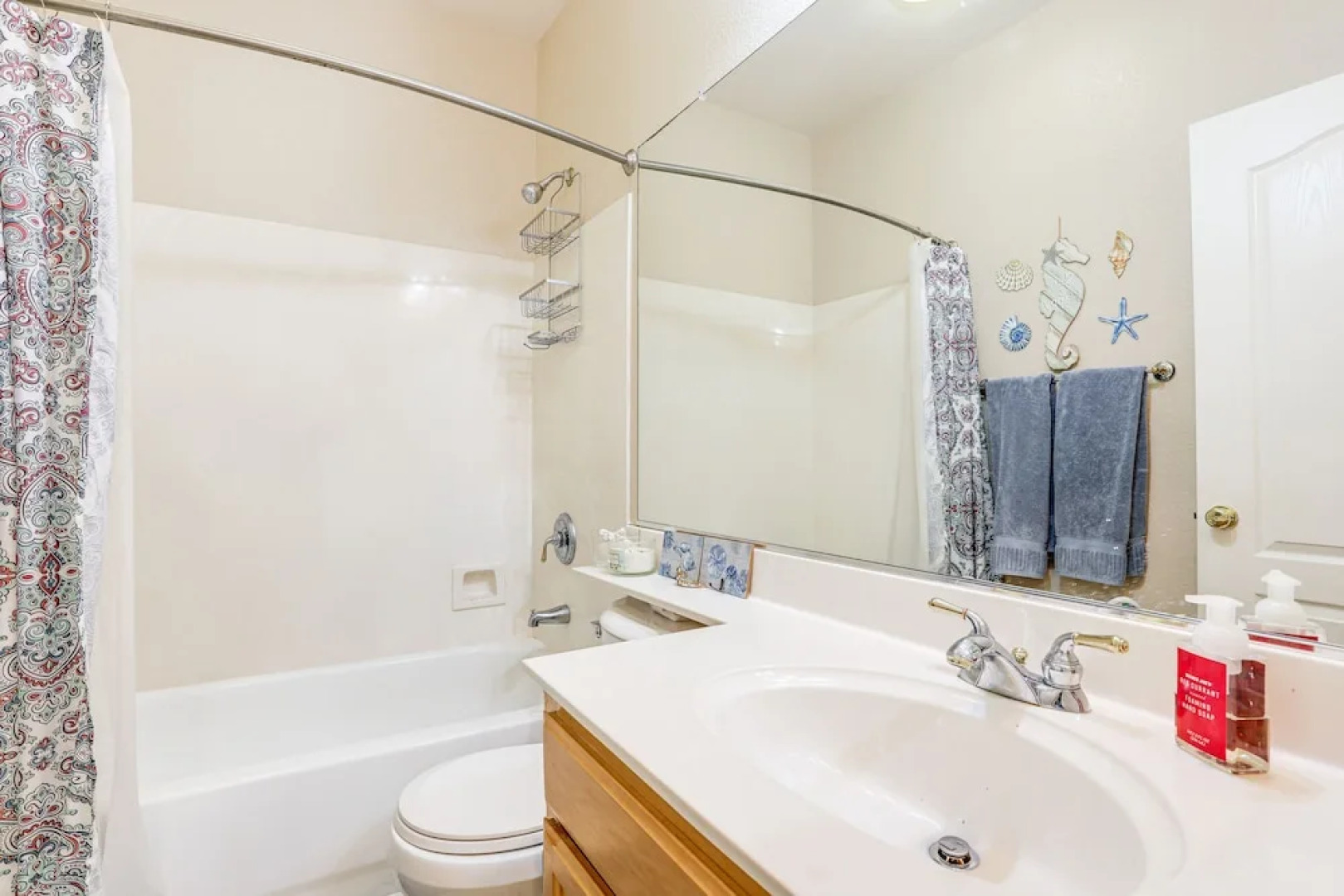 Modern California Escape Near Kayaking & Downtown!