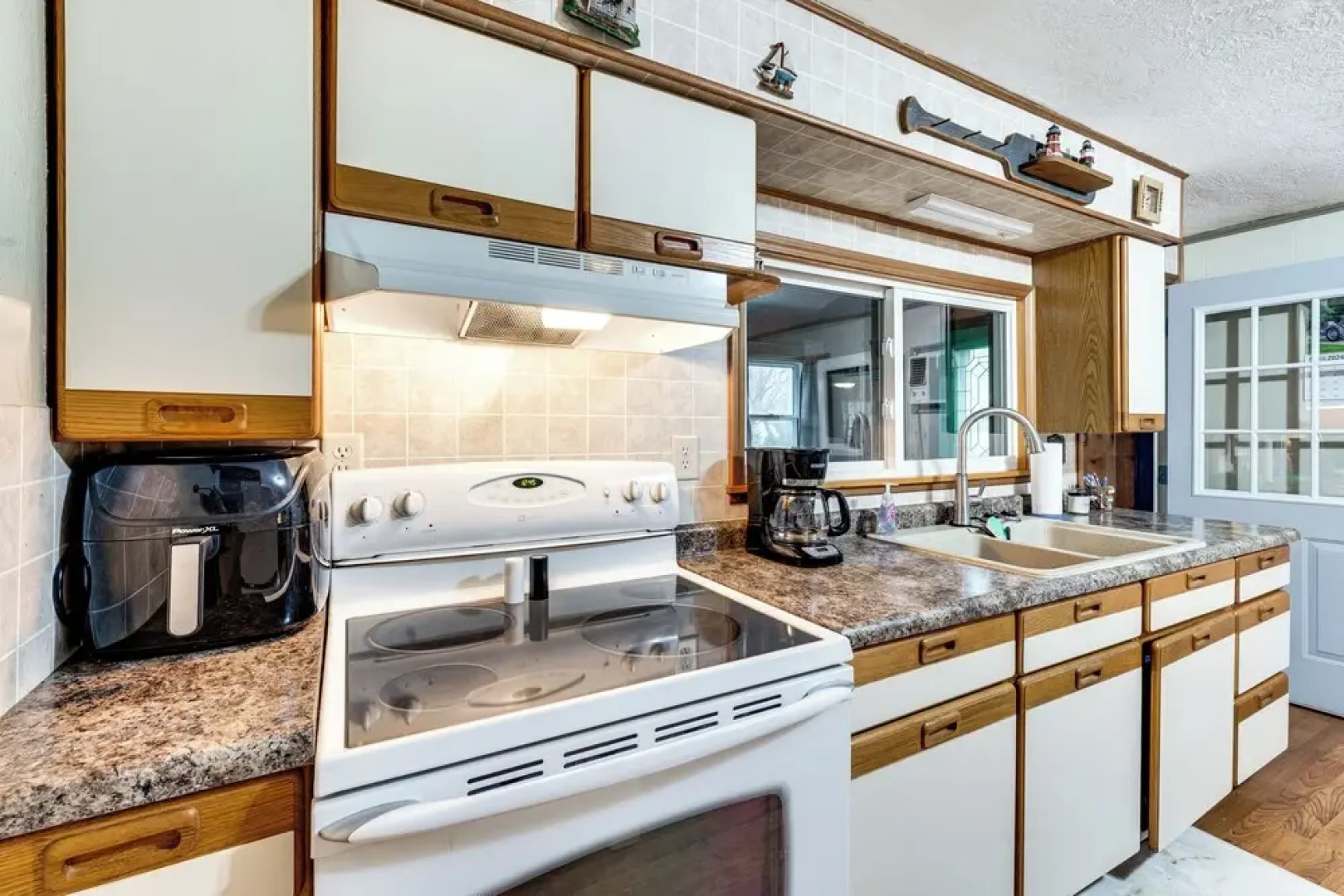 Charming Spirit Lake Home - 6 Mi to Arnolds Park!