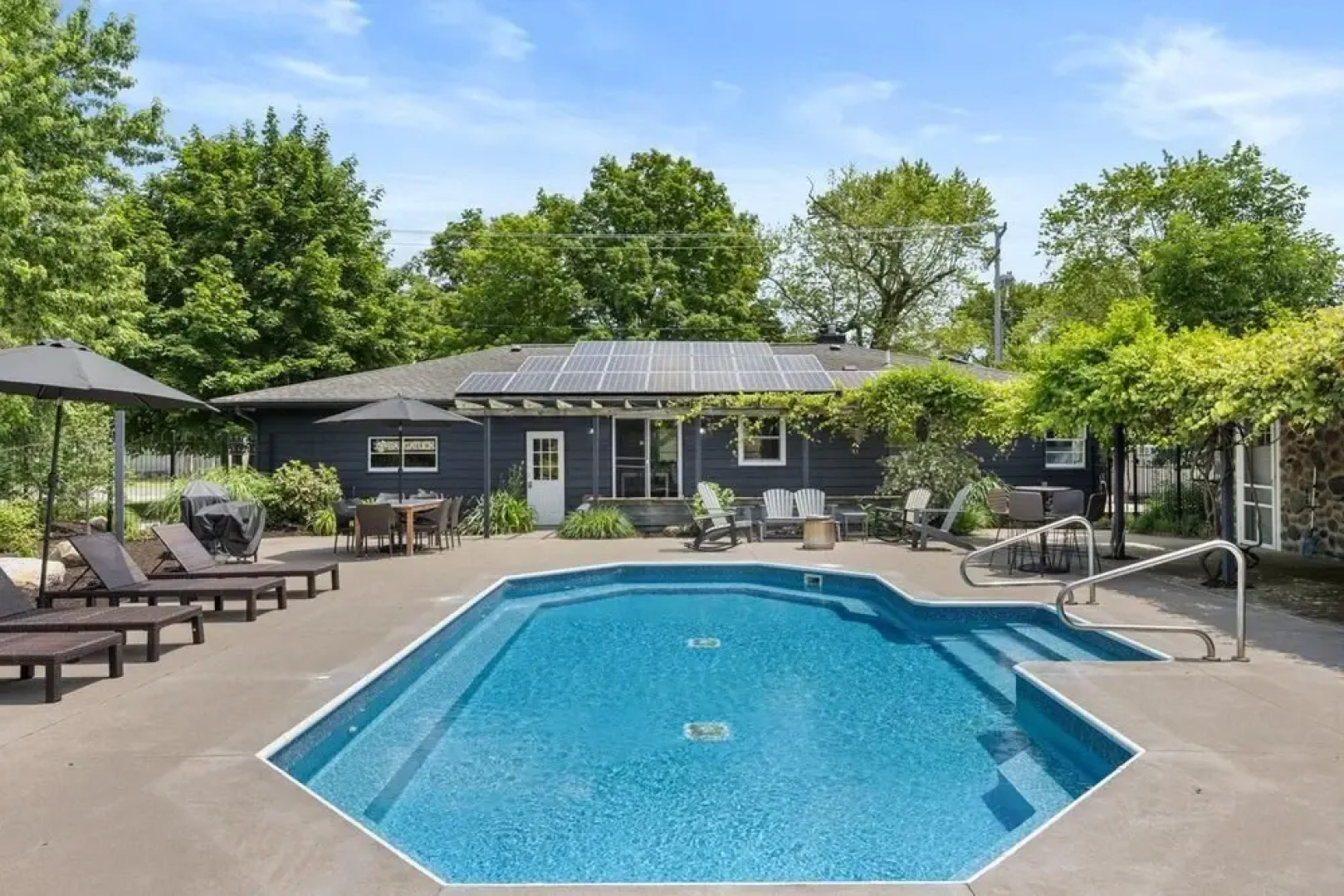 Captains Cove and Crew Quarters