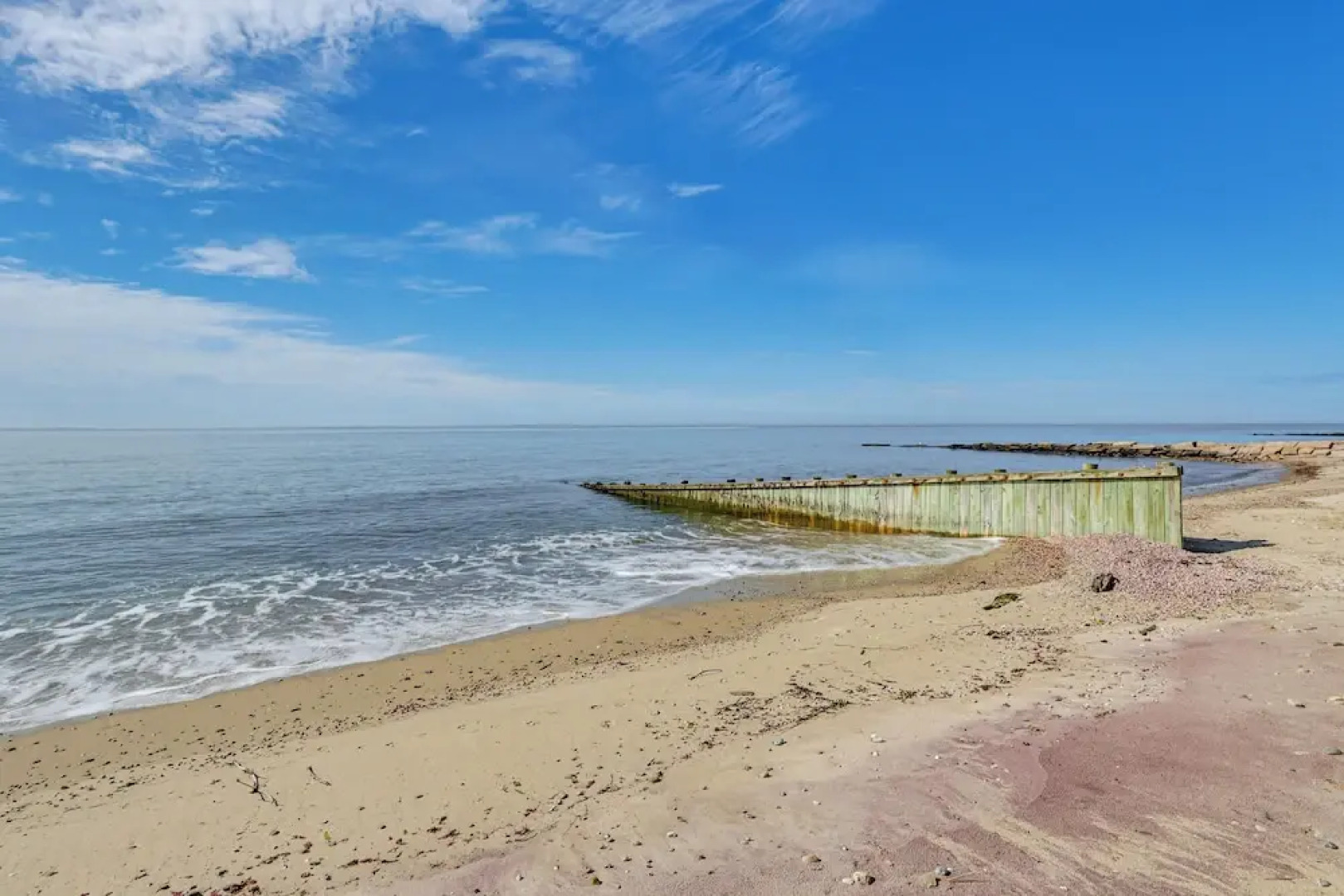 Walk to Hawk's Nest Beach: Coastal Old Lyme Apt