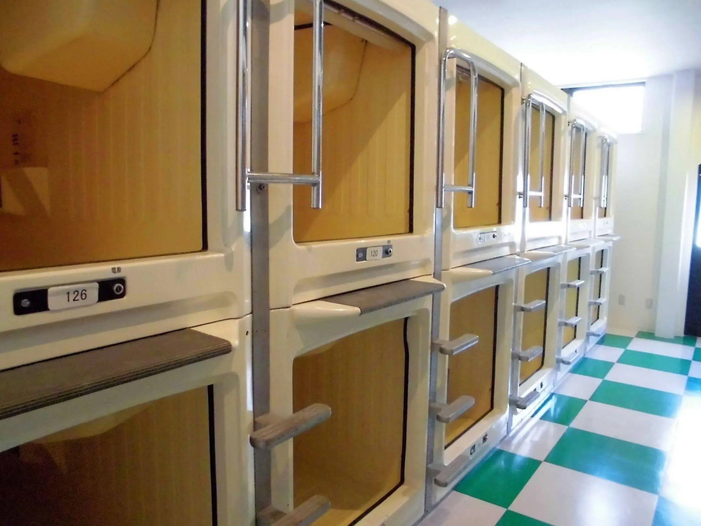 FBC Fuji Backpackers Capsule inn